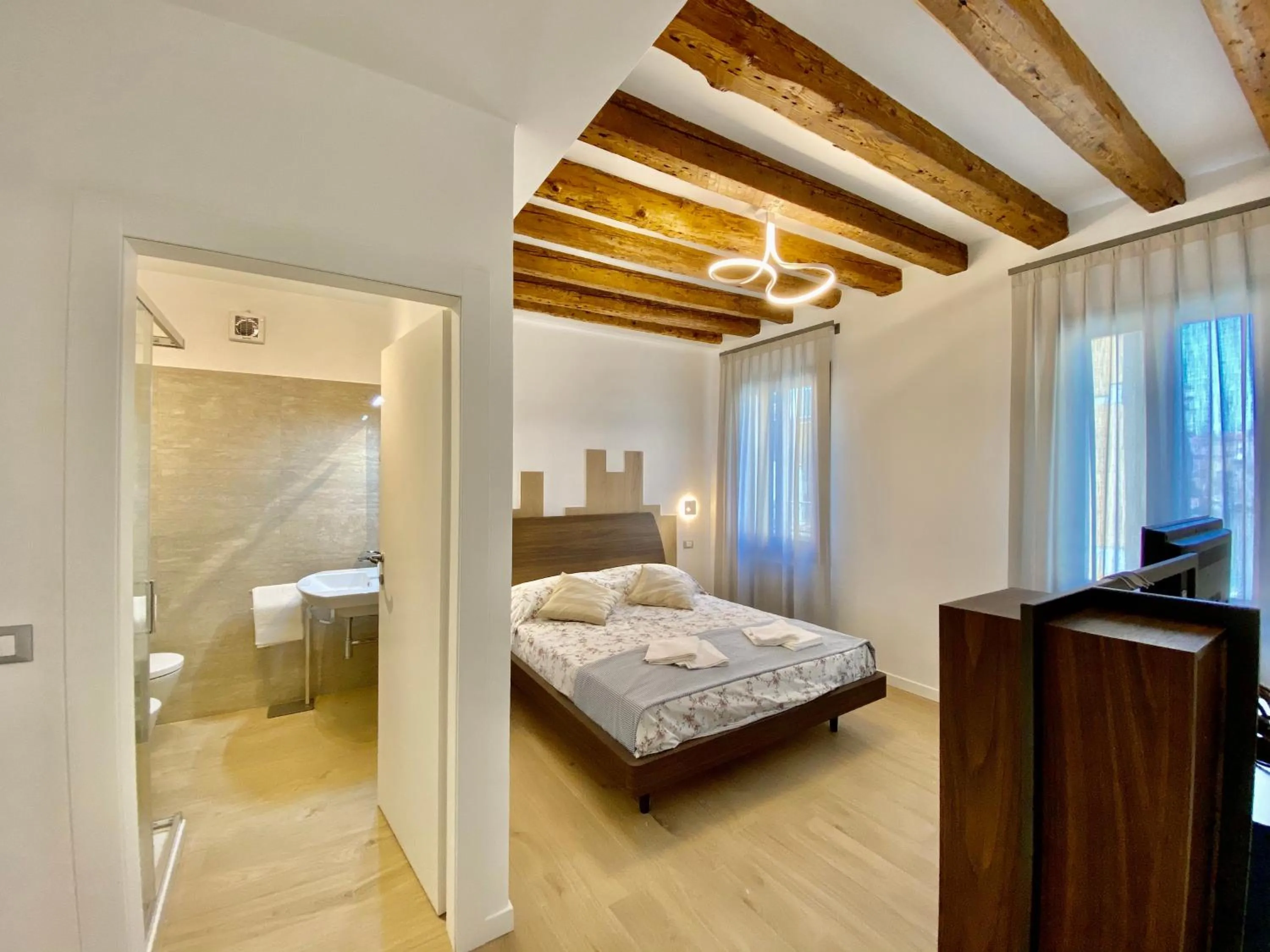 Bed in Suite House 4343 apartments