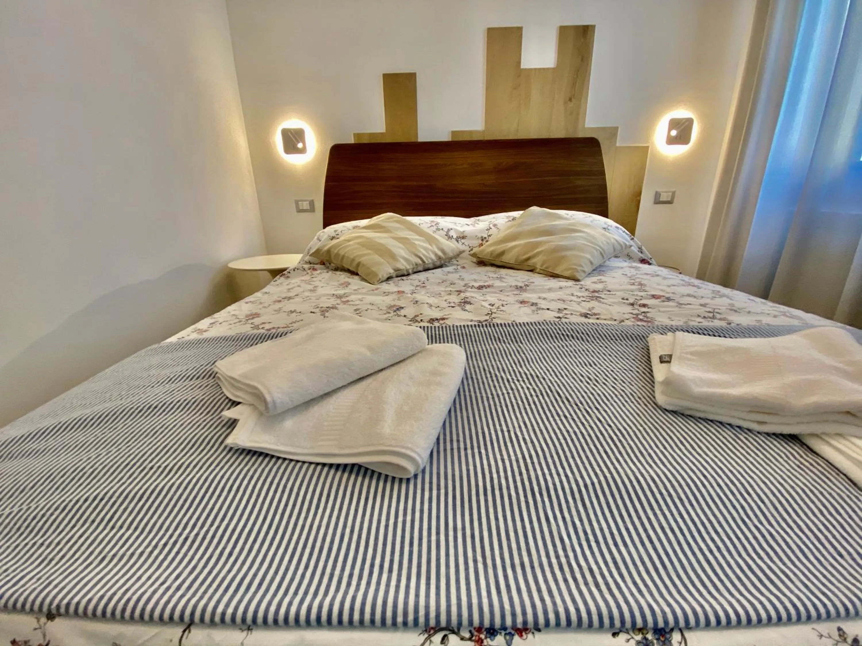 Bed in Suite House 4343 apartments