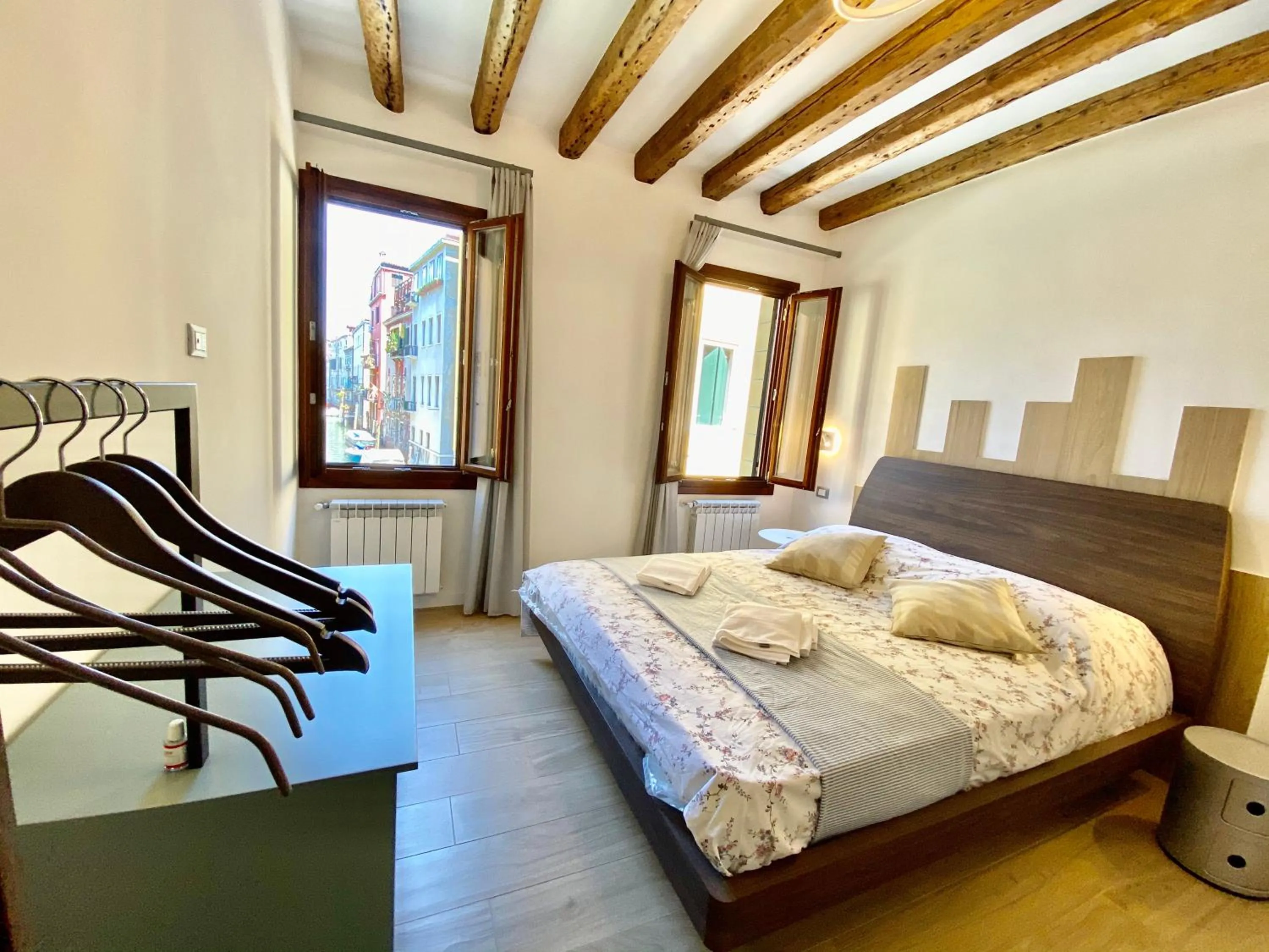 Bed in Suite House 4343 apartments
