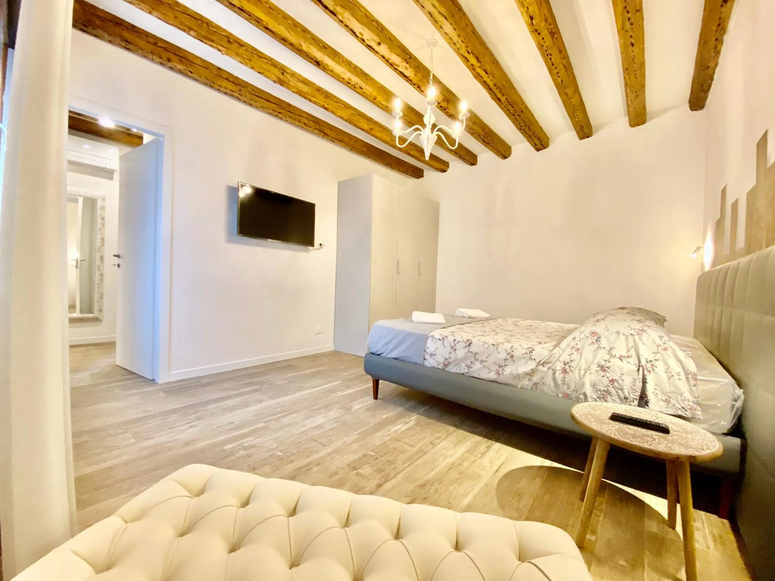 Bed in Suite House 4343 apartments