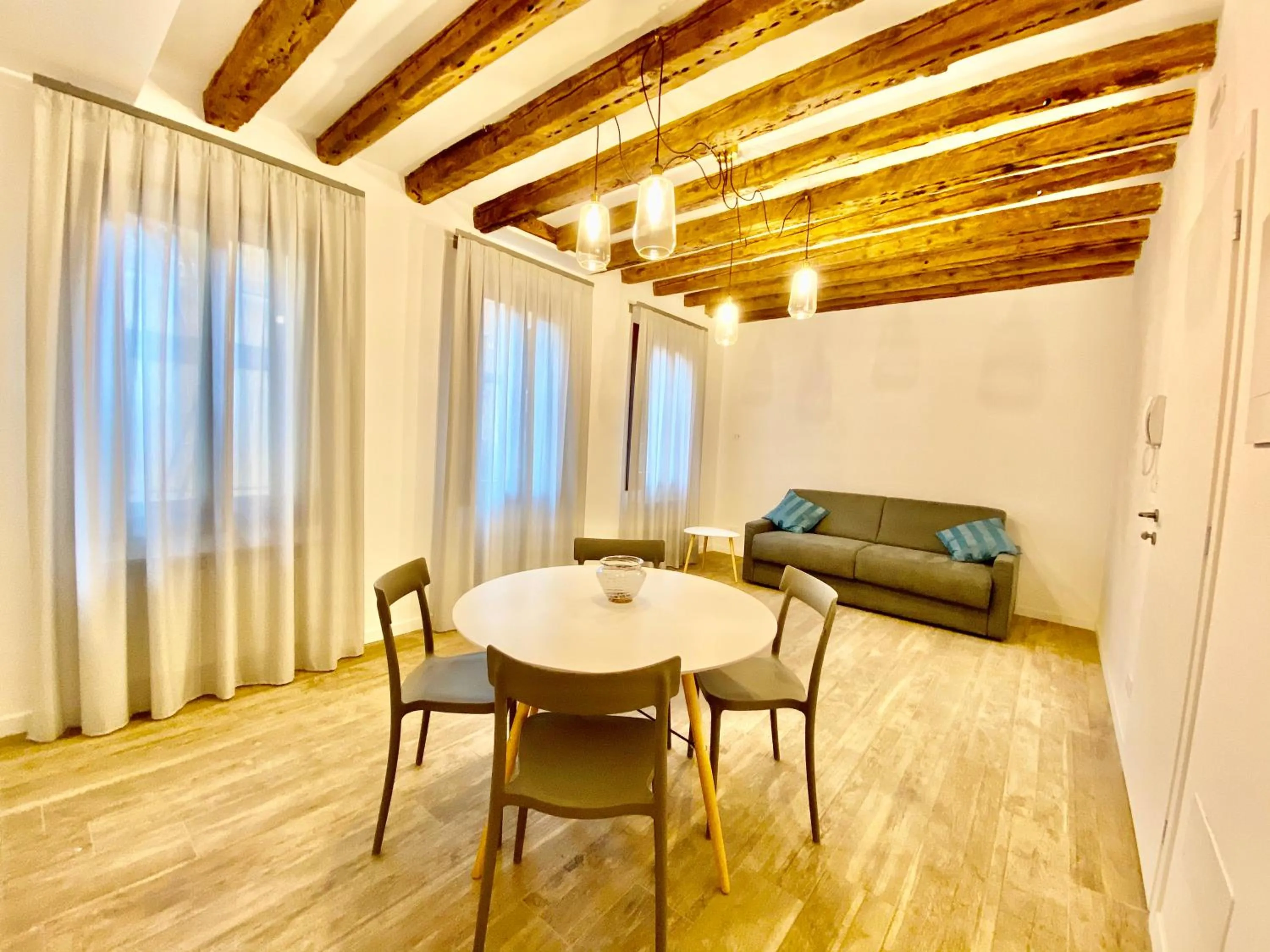 Suite House 4343 apartments