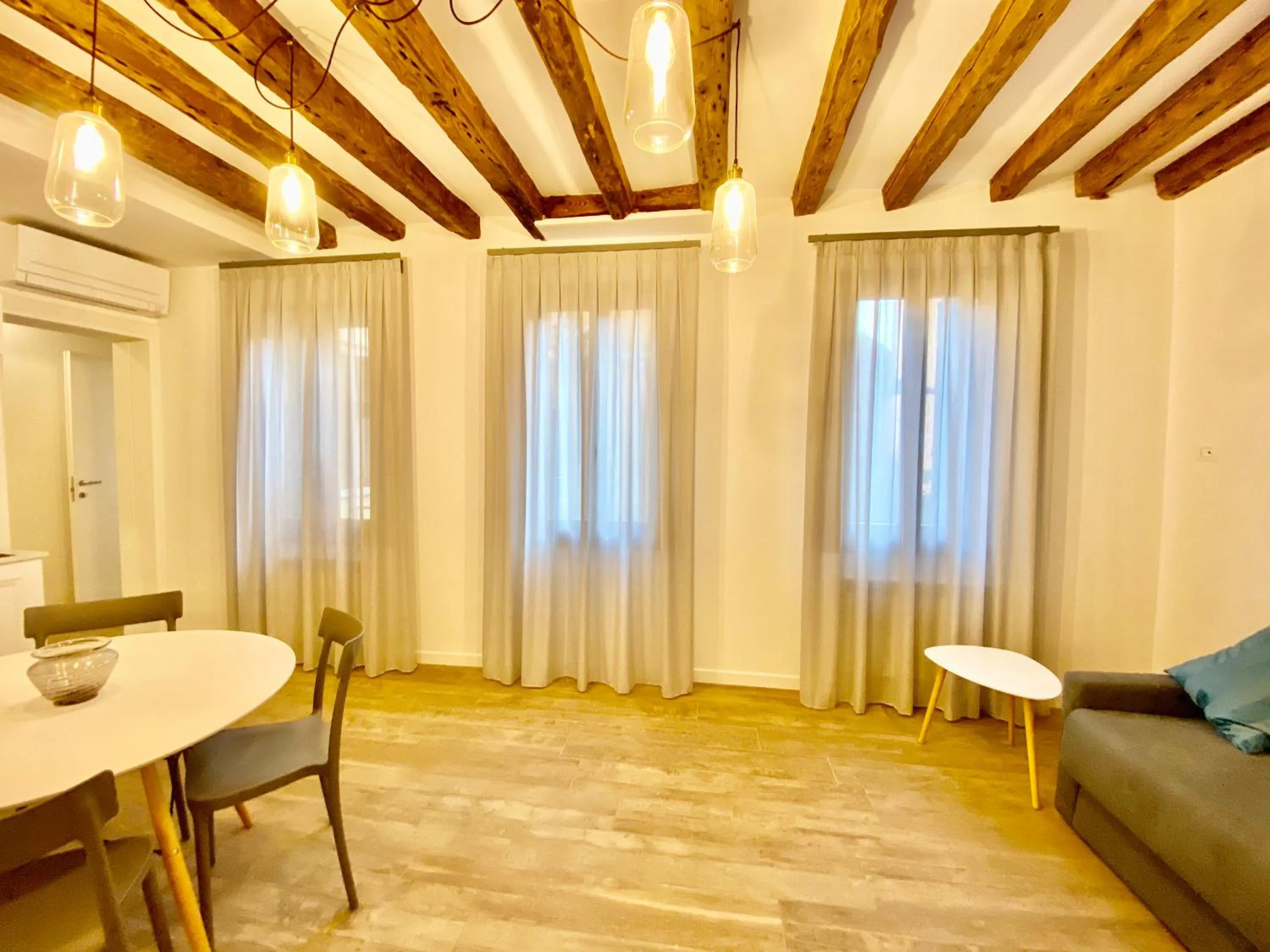 Suite House 4343 apartments