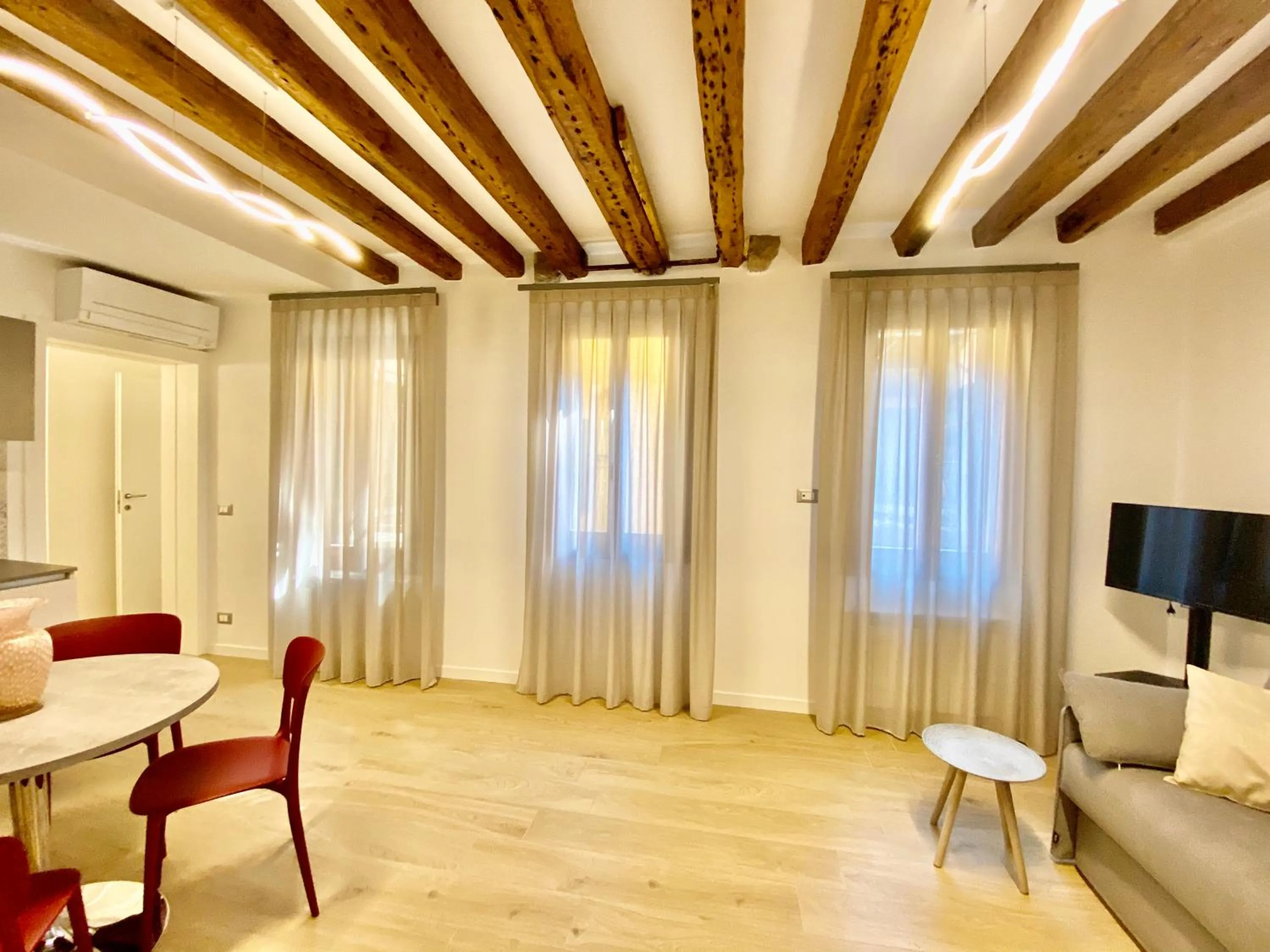 Suite House 4343 apartments