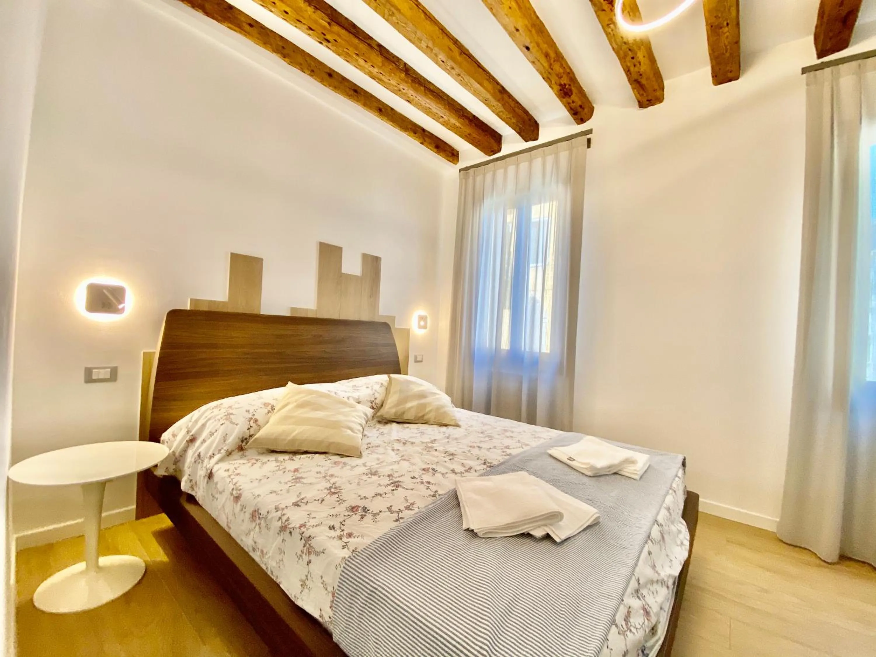 Bed in Suite House 4343 apartments