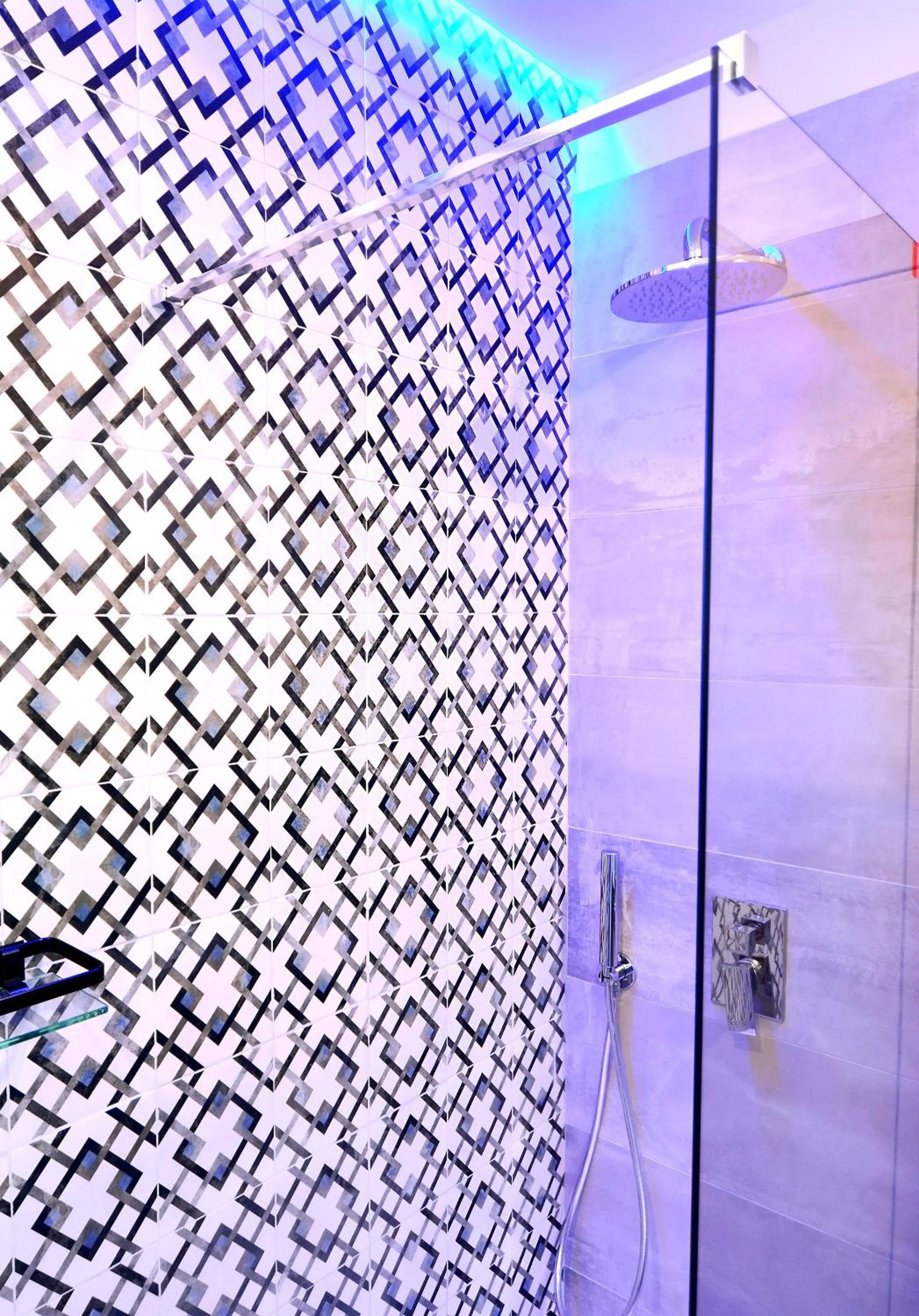 Shower in Sunset Home Sorrento