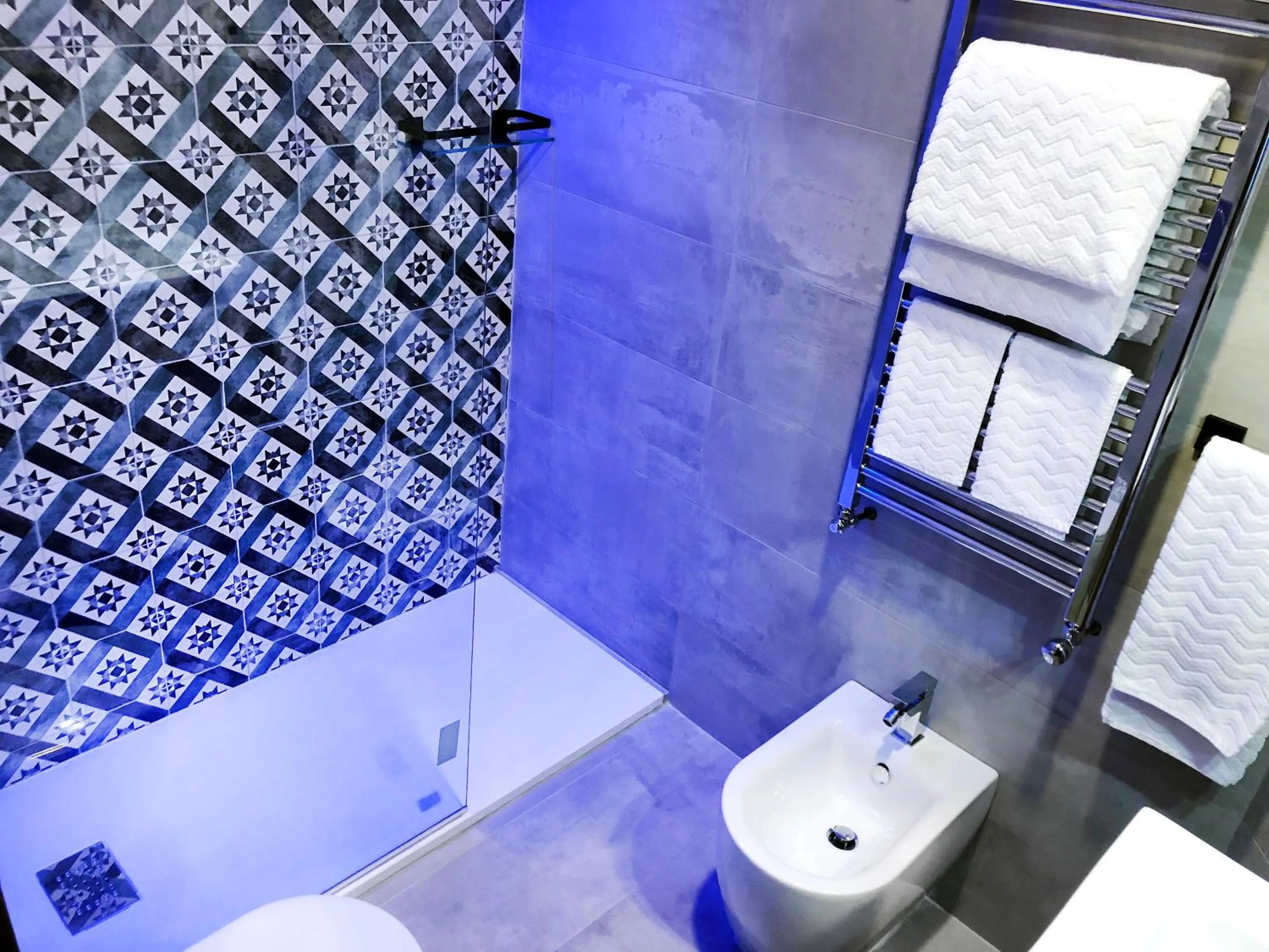 Shower in Sunset Home Sorrento