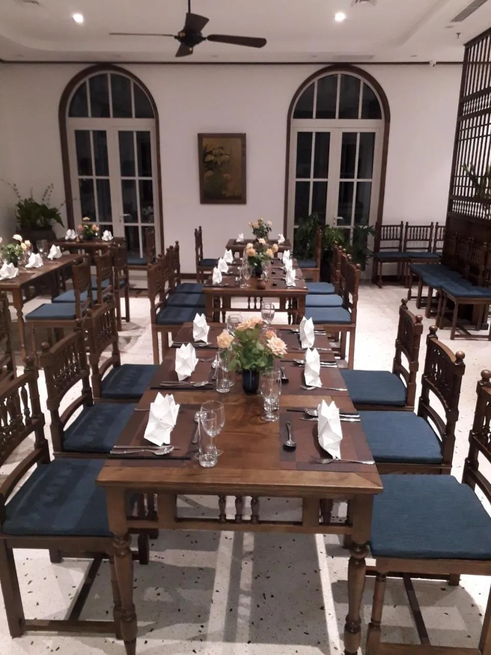 Restaurant/places to eat in Lavian Hotel