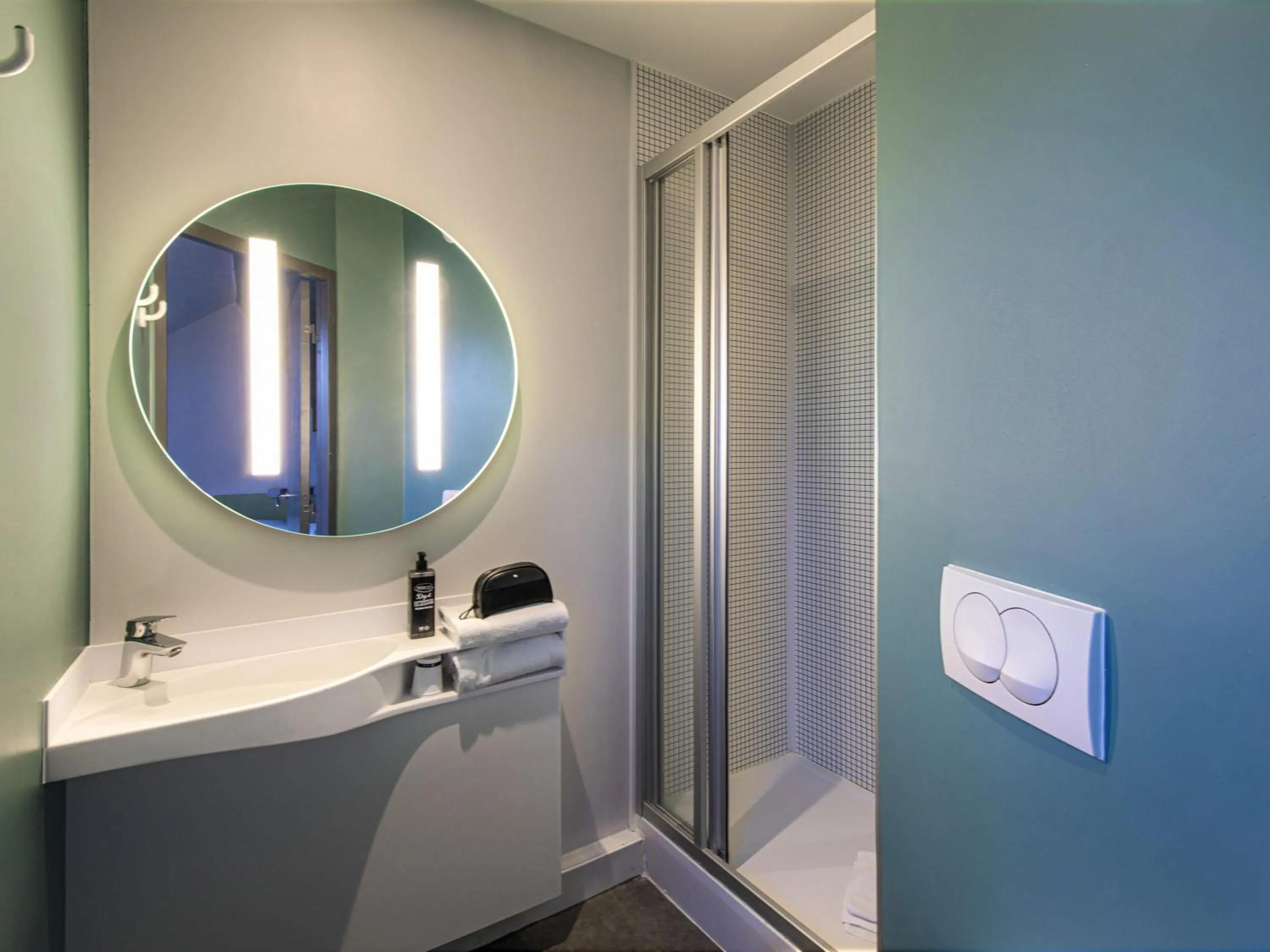 Bedroom in ibis budget Grenoble Voreppe