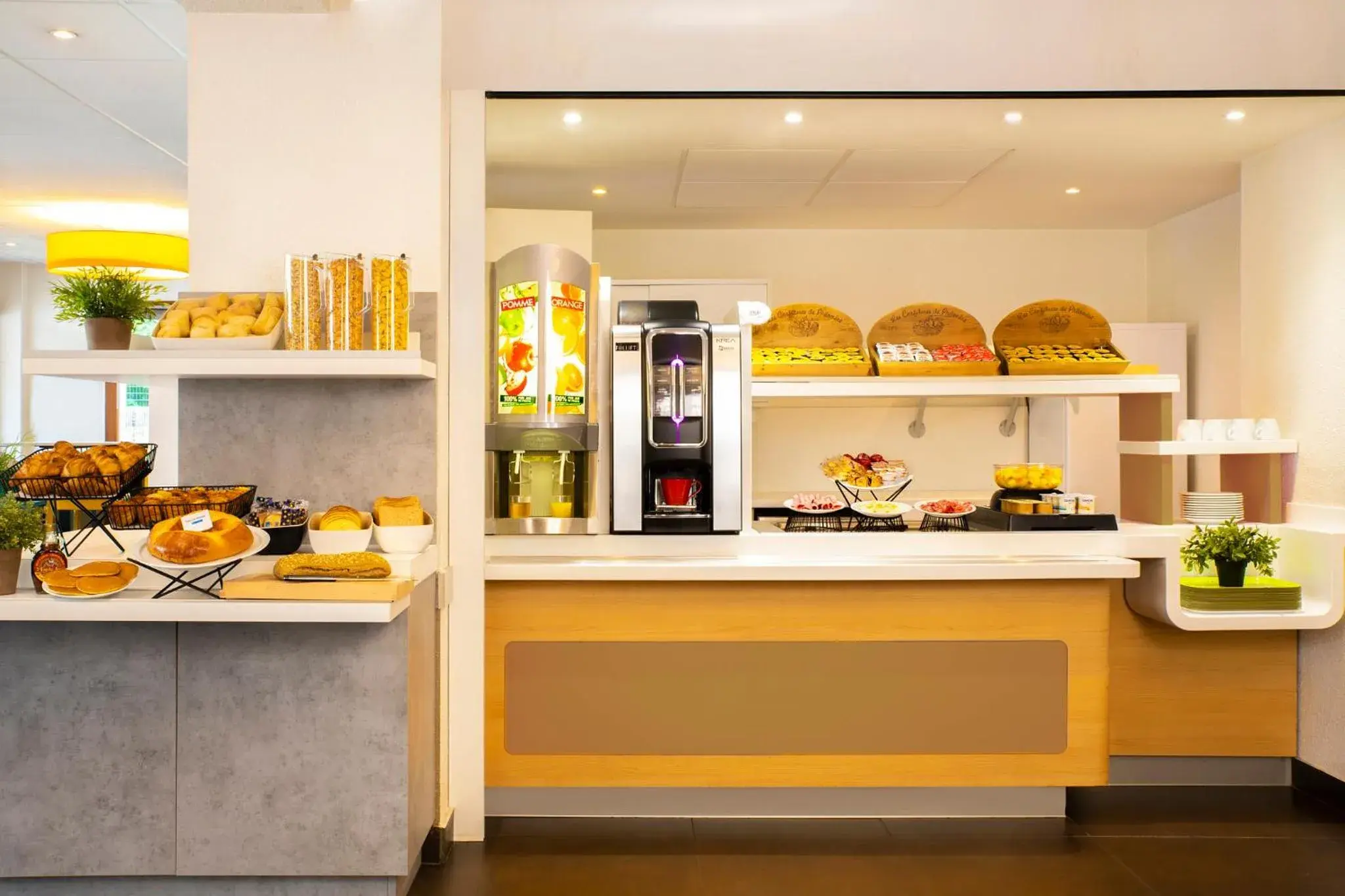 Buffet breakfast in ibis budget Grenoble Voreppe Buffet breakfast in ibis budget Grenoble Voreppe