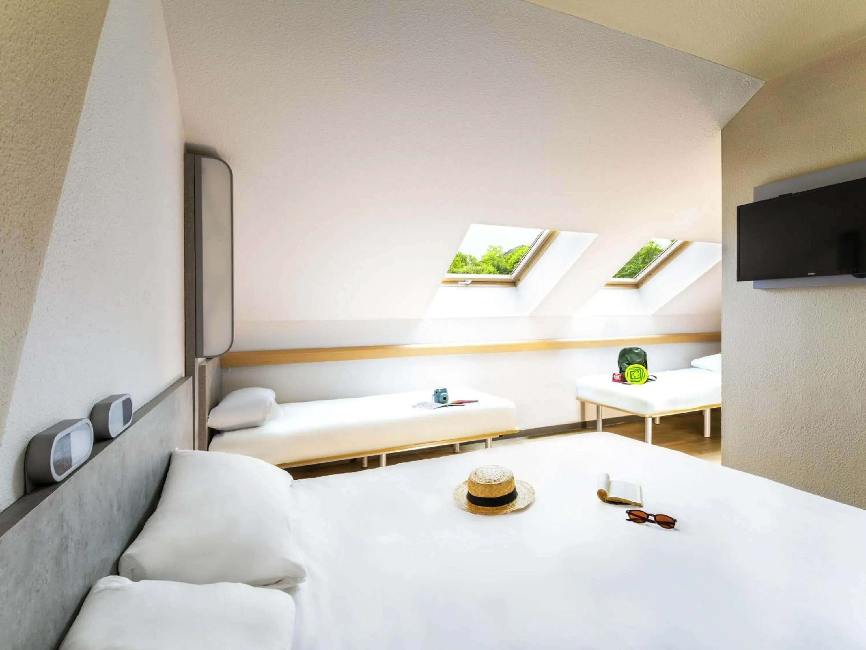 Bedroom, Bed in ibis budget Grenoble Voreppe Bedroom, Bed in ibis budget Grenoble Voreppe