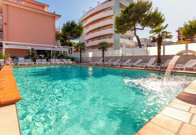 Swimming pool in HOTEL D'ANNUNZIO