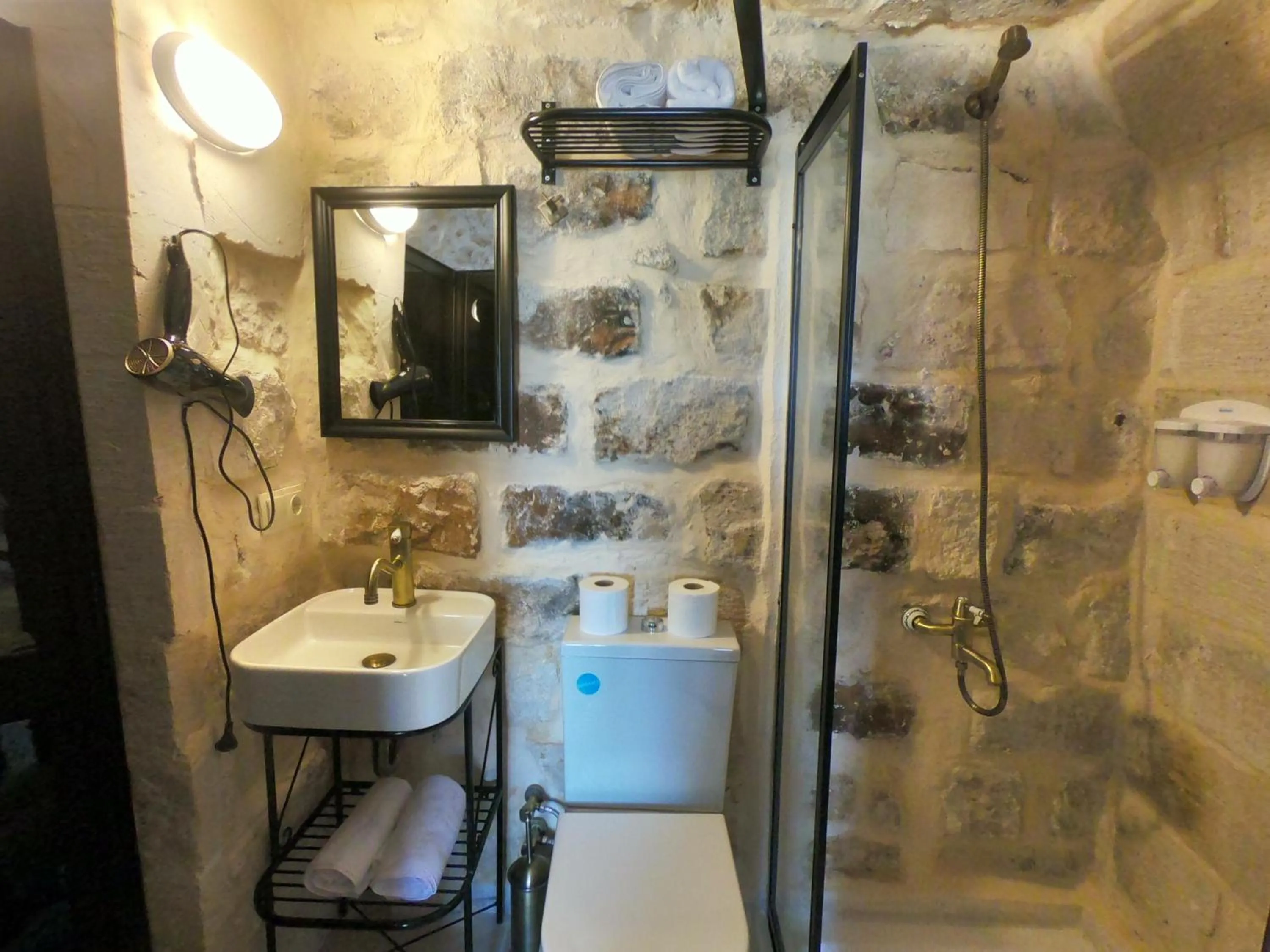 Shower in AĞAOĞLU HAN OTEL