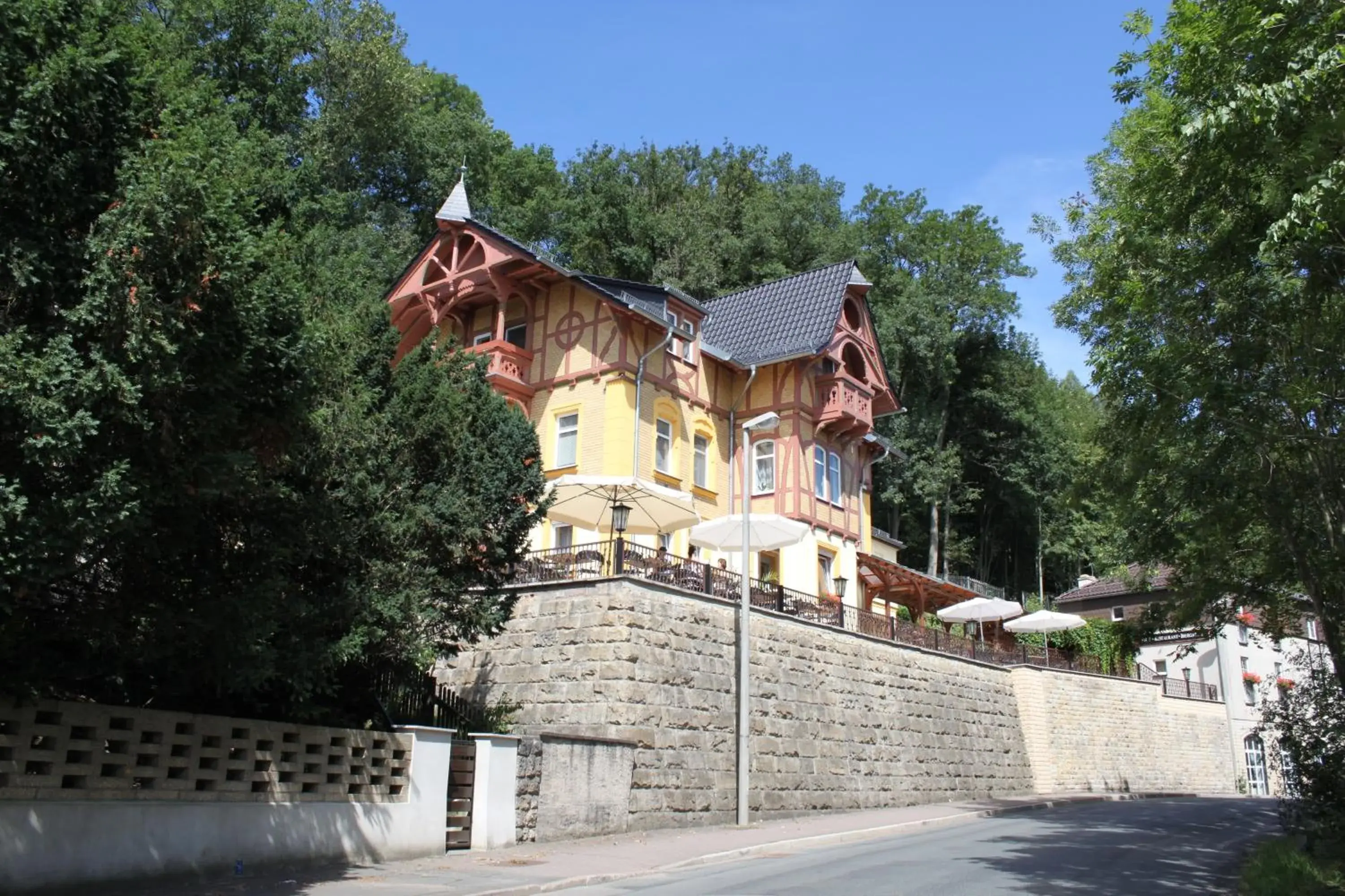 Facade/entrance, Property Building in Hotel Restaurant Zwergschlösschen