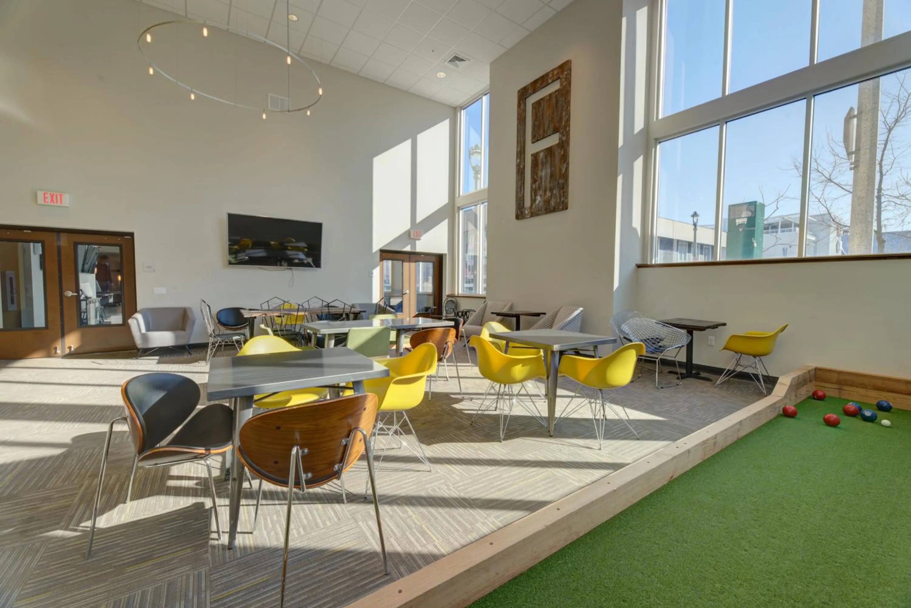 Area and facilities in Kasa Westown Milwaukee