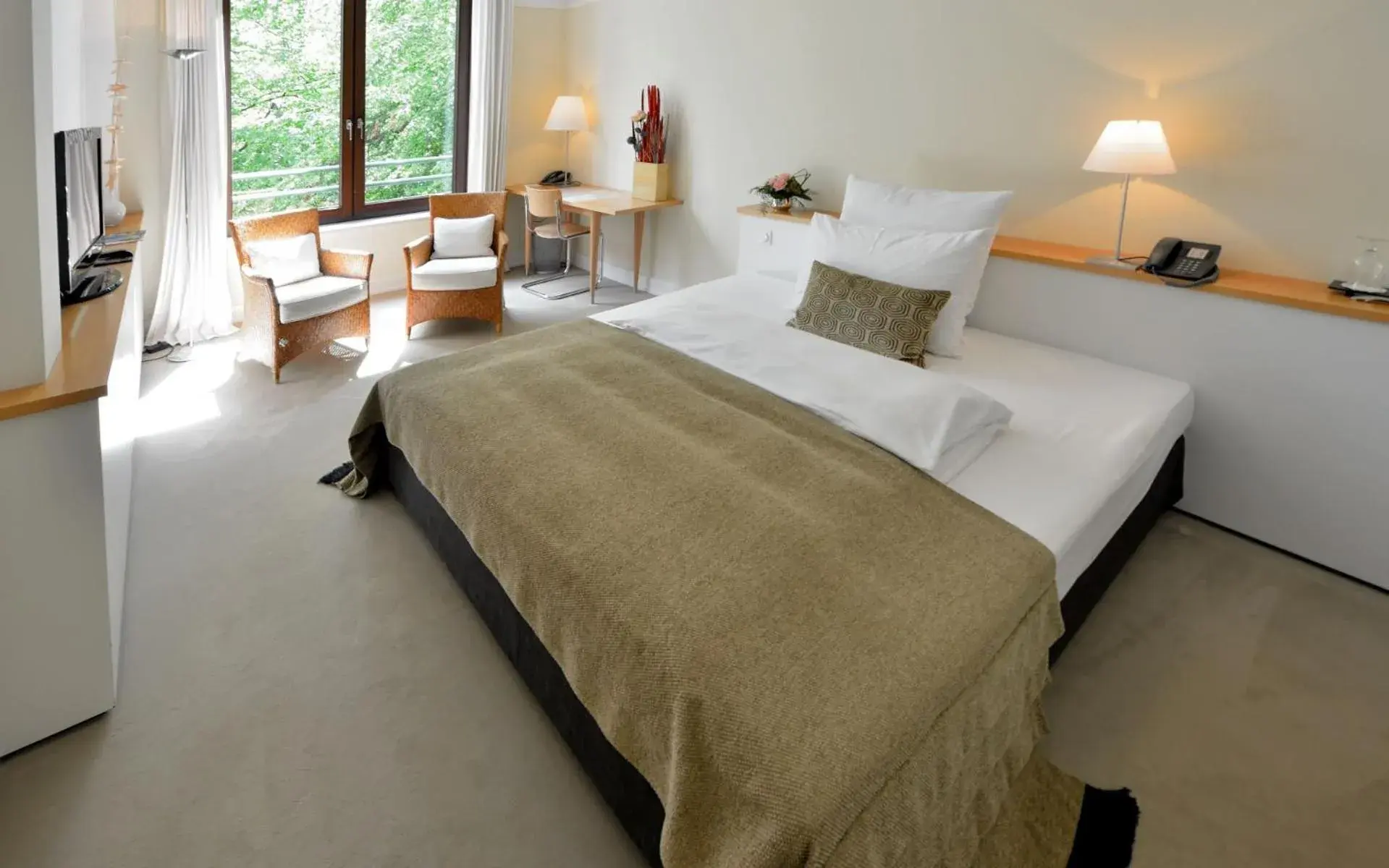 Photo of the whole room, Bed in Privathotel Lindtner Hamburg Photo of the whole room, Bed in Privathotel Lindtner Hamburg