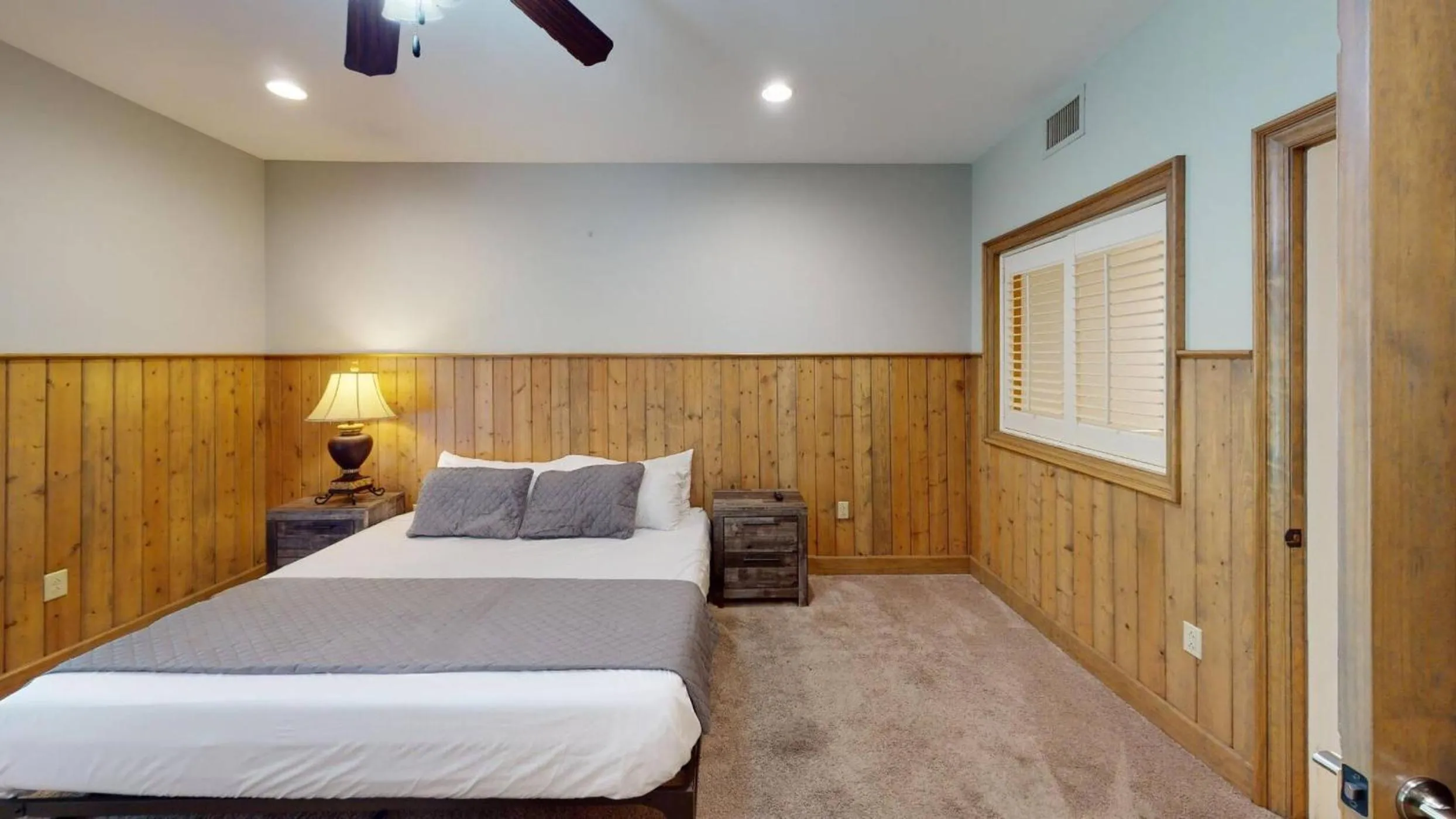 Other, Bed in Viewpoint Condominiums