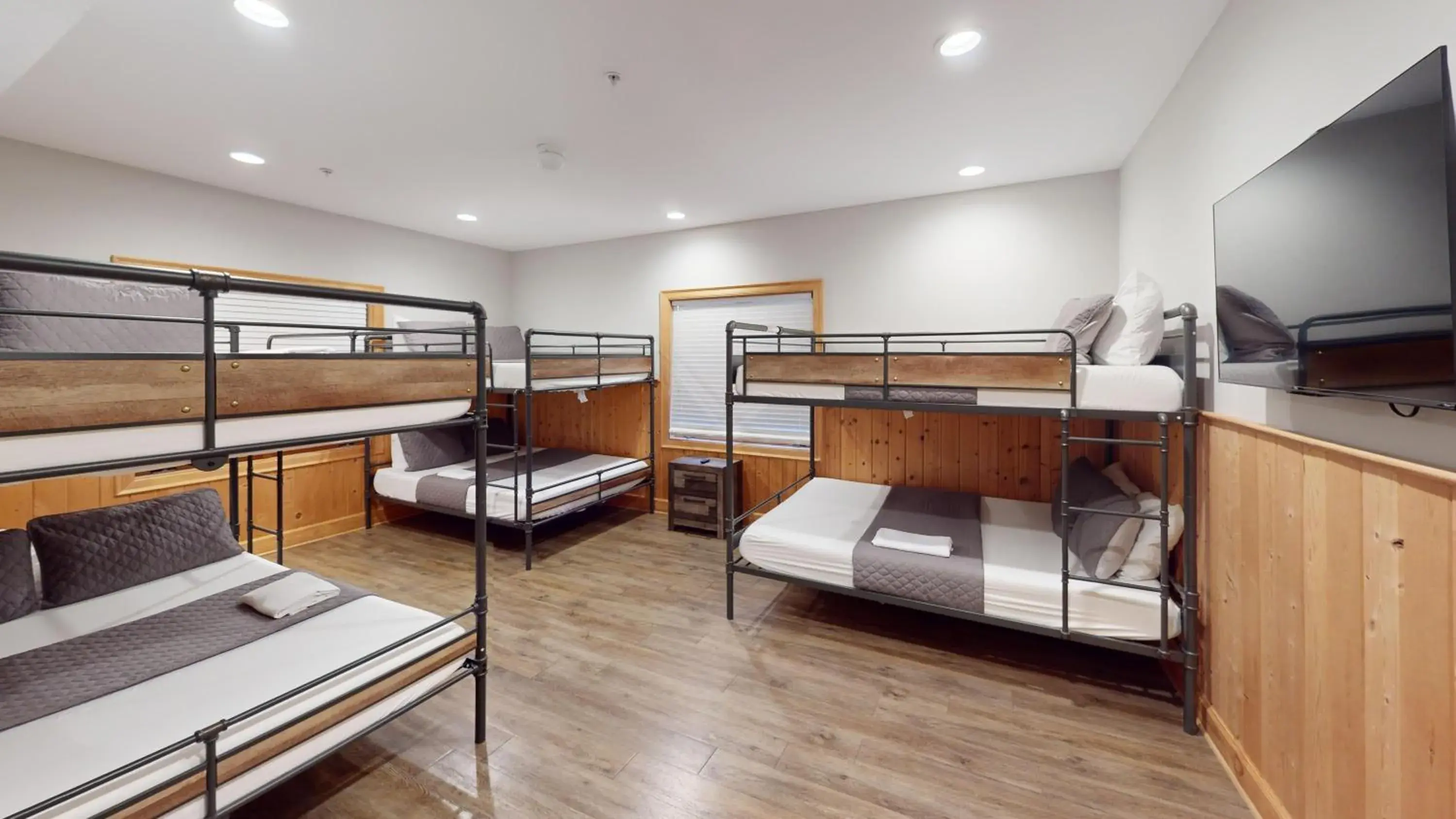 Bed in Viewpoint Condominiums Bed in Viewpoint Condominiums