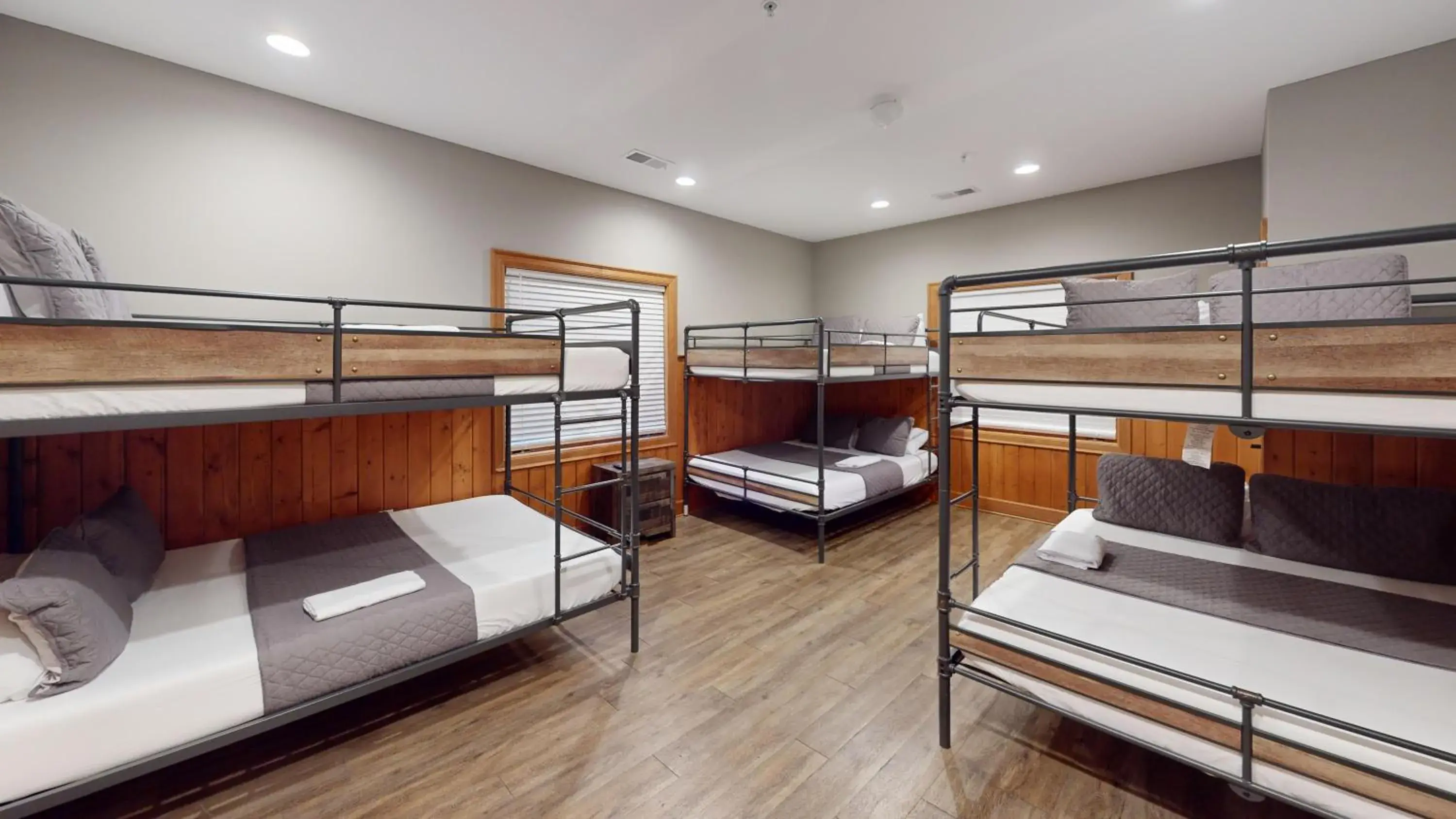 Bed in Viewpoint Condominiums Bed in Viewpoint Condominiums