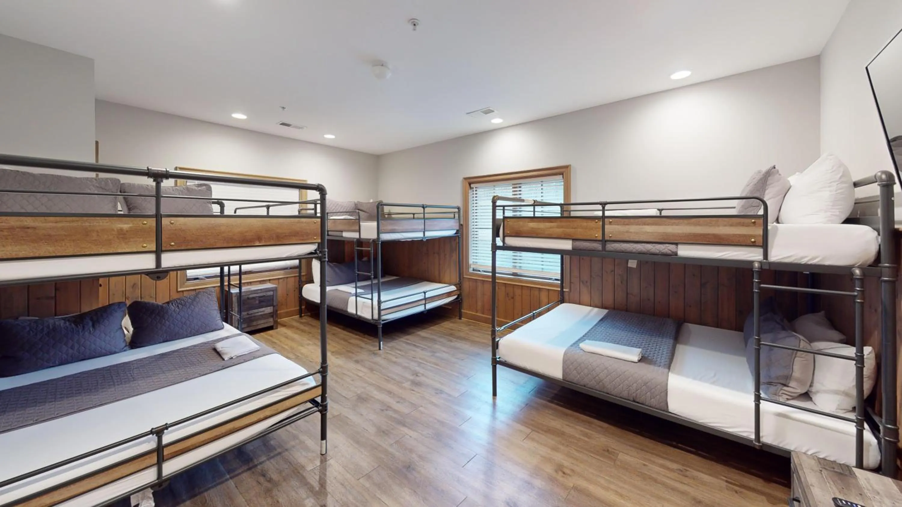 Bed in Viewpoint Condominiums