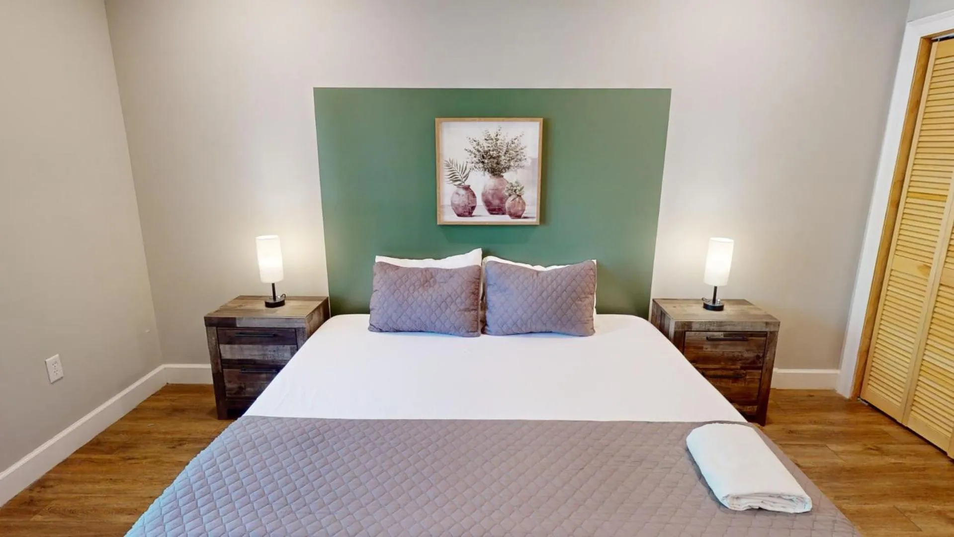 Bed in Viewpoint Condominiums