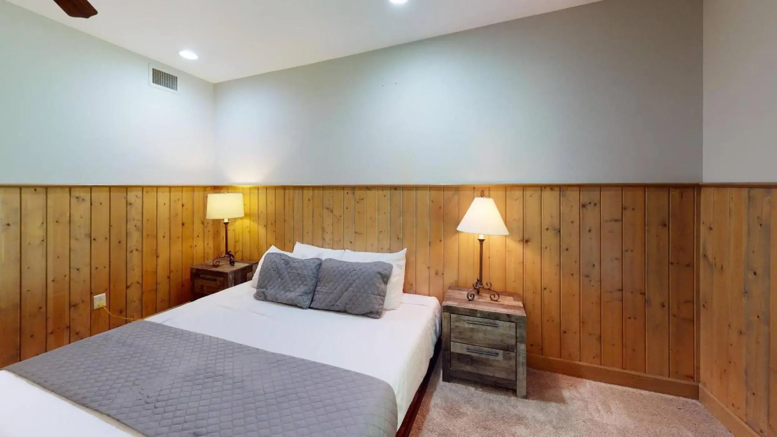 Other, Bed in Viewpoint Condominiums Other, Bed in Viewpoint Condominiums