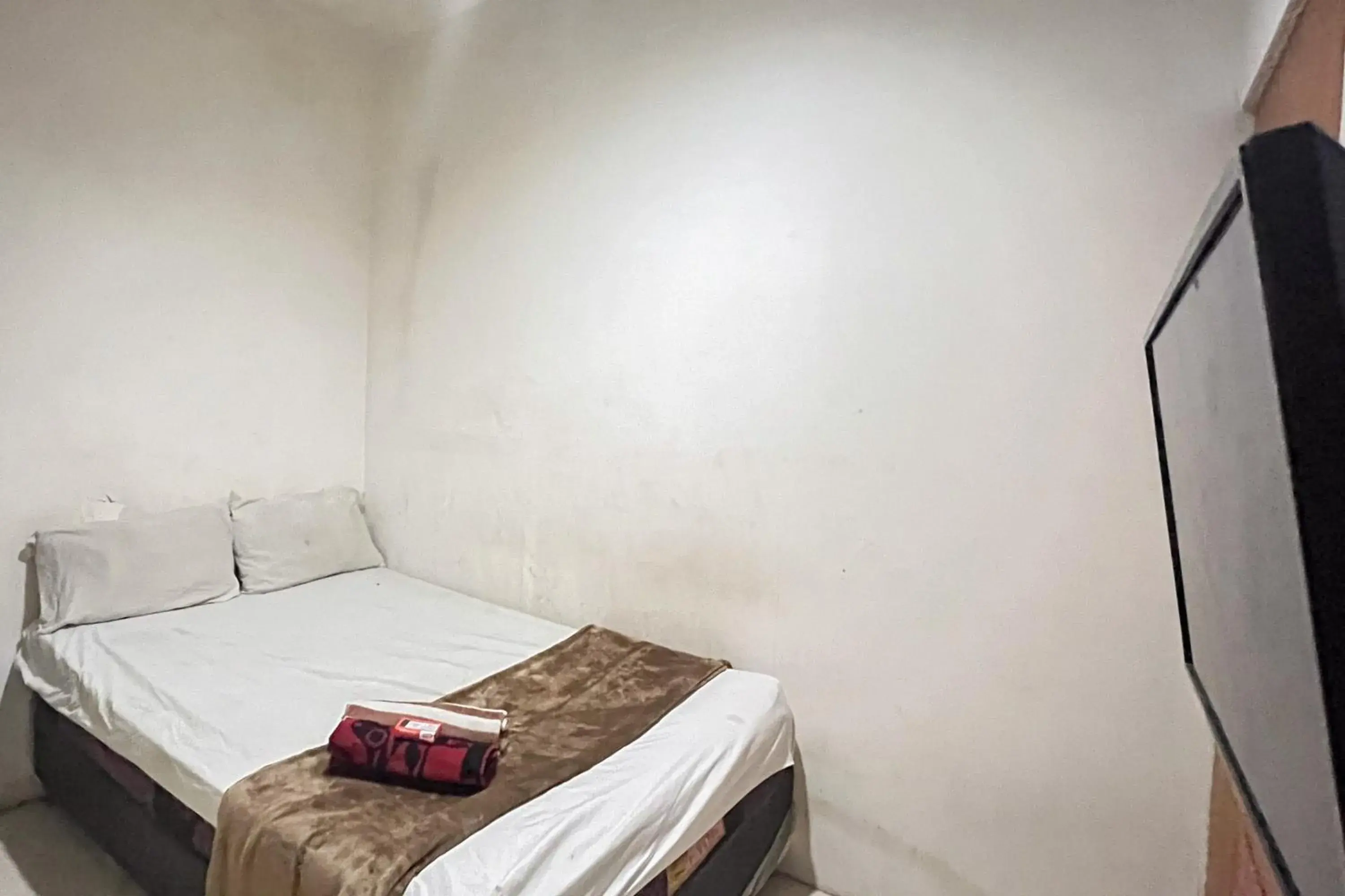 Bedroom, Bed in Good Sleep 1 RedPartner Bedroom, Bed in Good Sleep 1 RedPartner