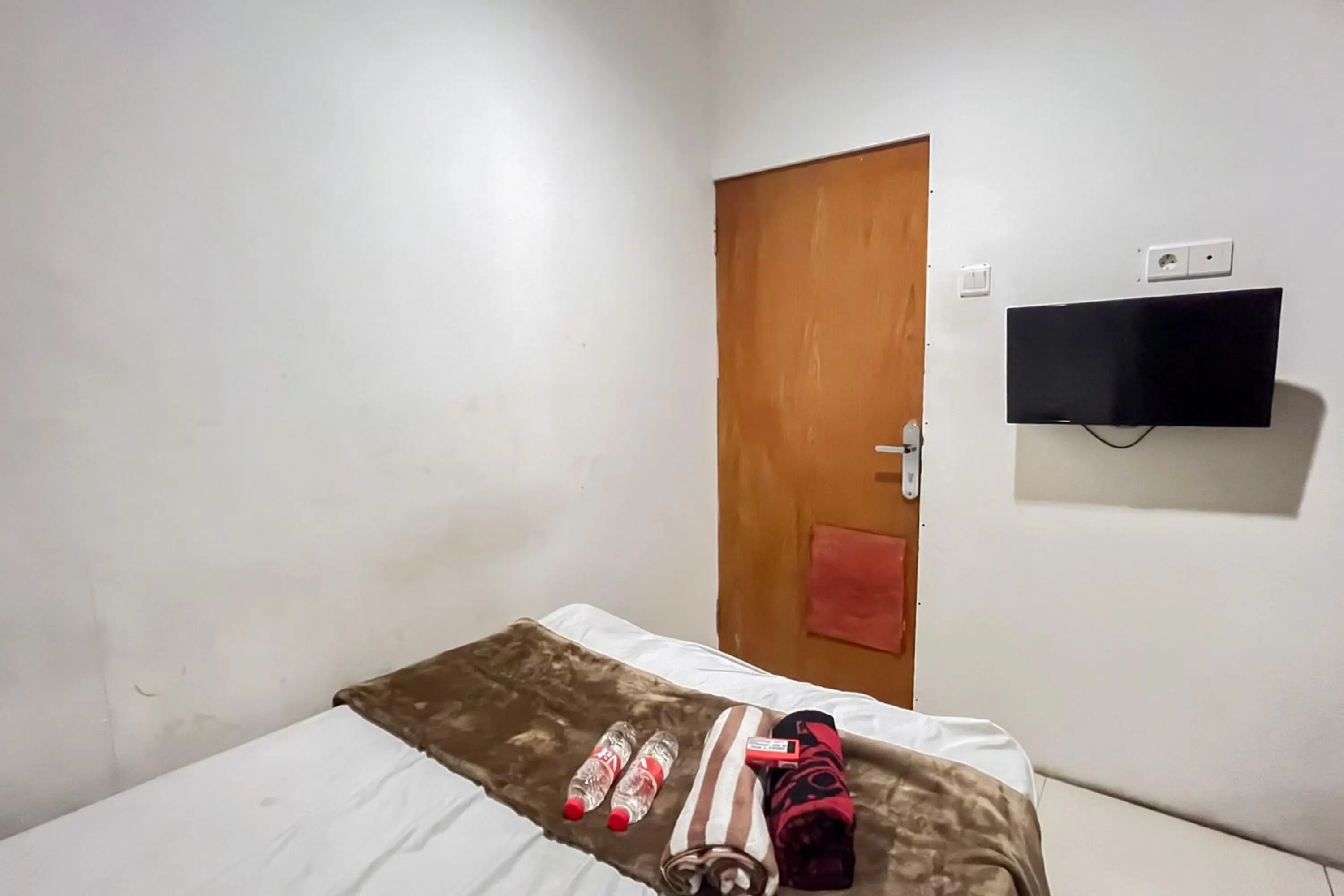 Bedroom, Bed in Good Sleep 1 RedPartner