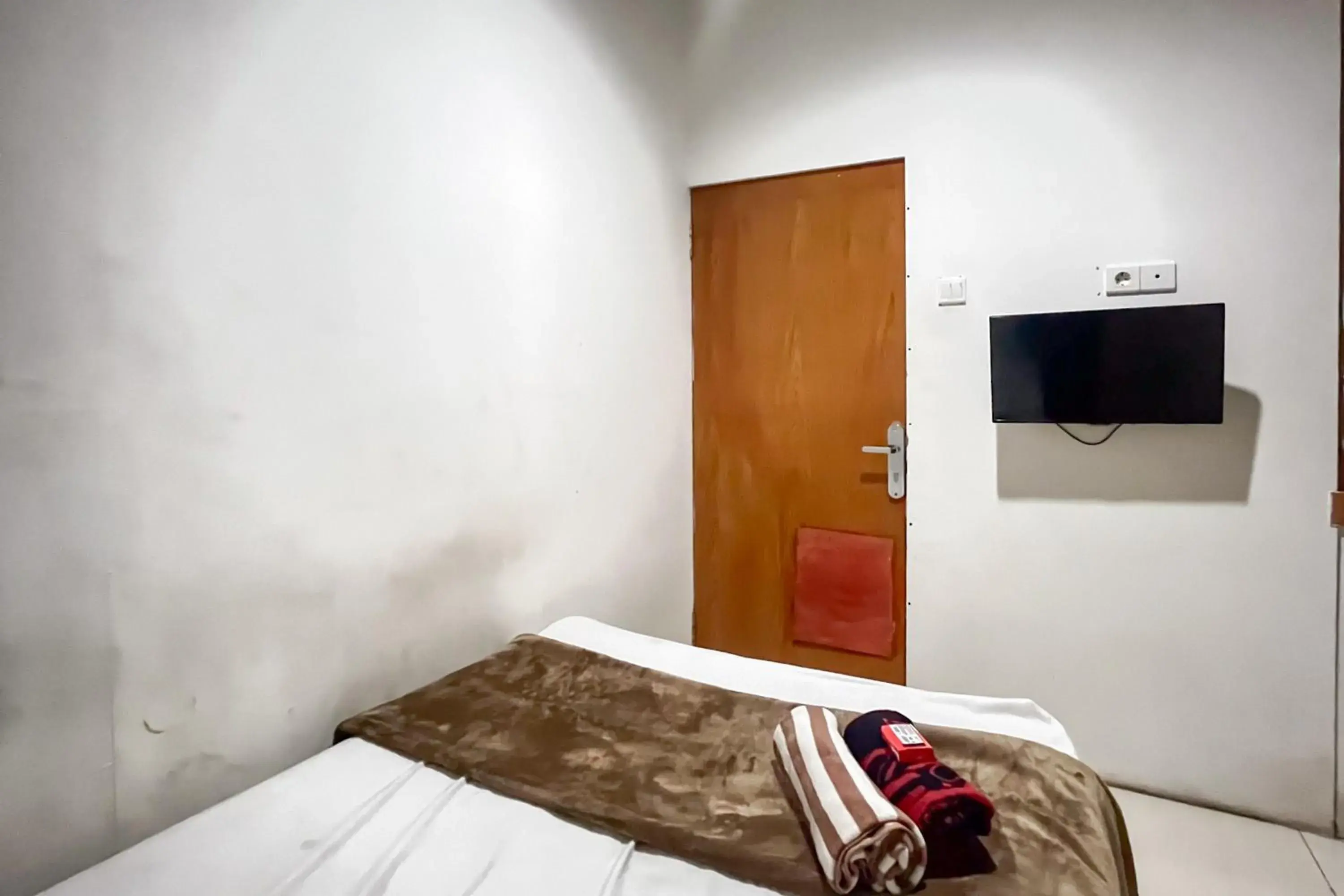 Bedroom, Bed in Good Sleep 1 RedPartner Bedroom, Bed in Good Sleep 1 RedPartner