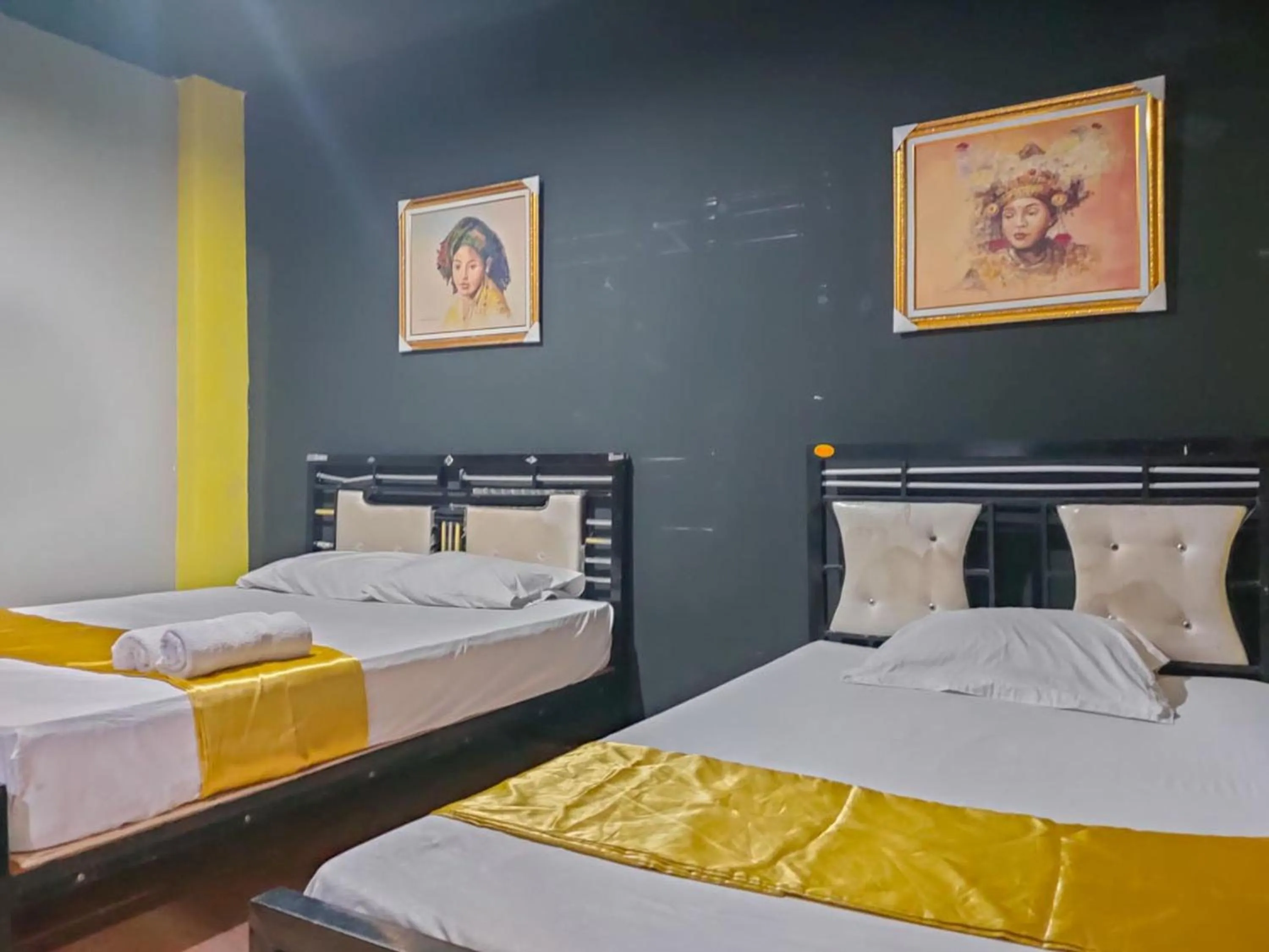 Bedroom, Bed in Yellow Sapphire RedPartner near Mayjend Sungkono