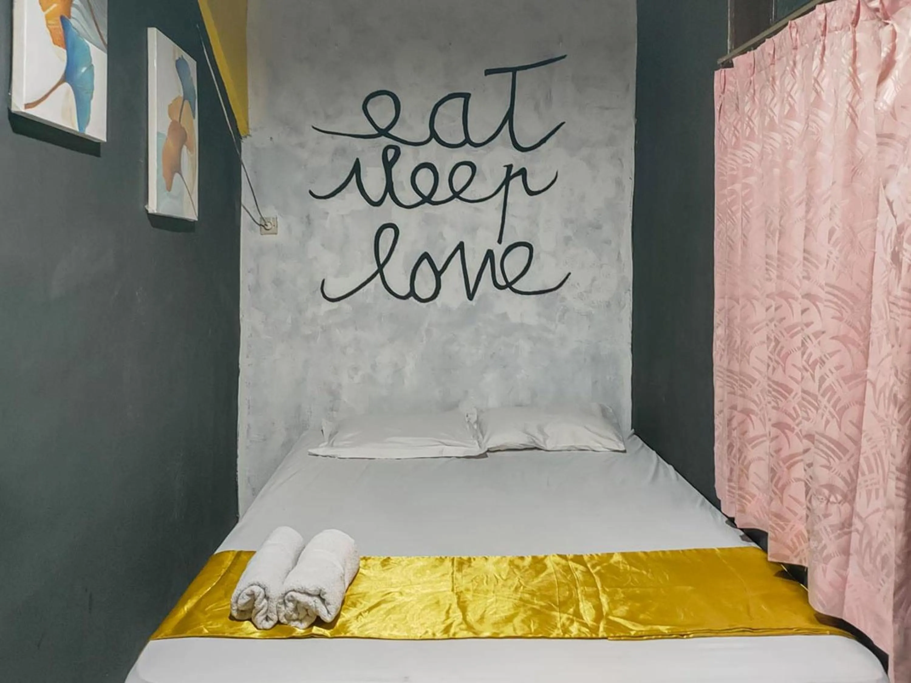 Bedroom, Bed in Yellow Sapphire RedPartner near Mayjend Sungkono