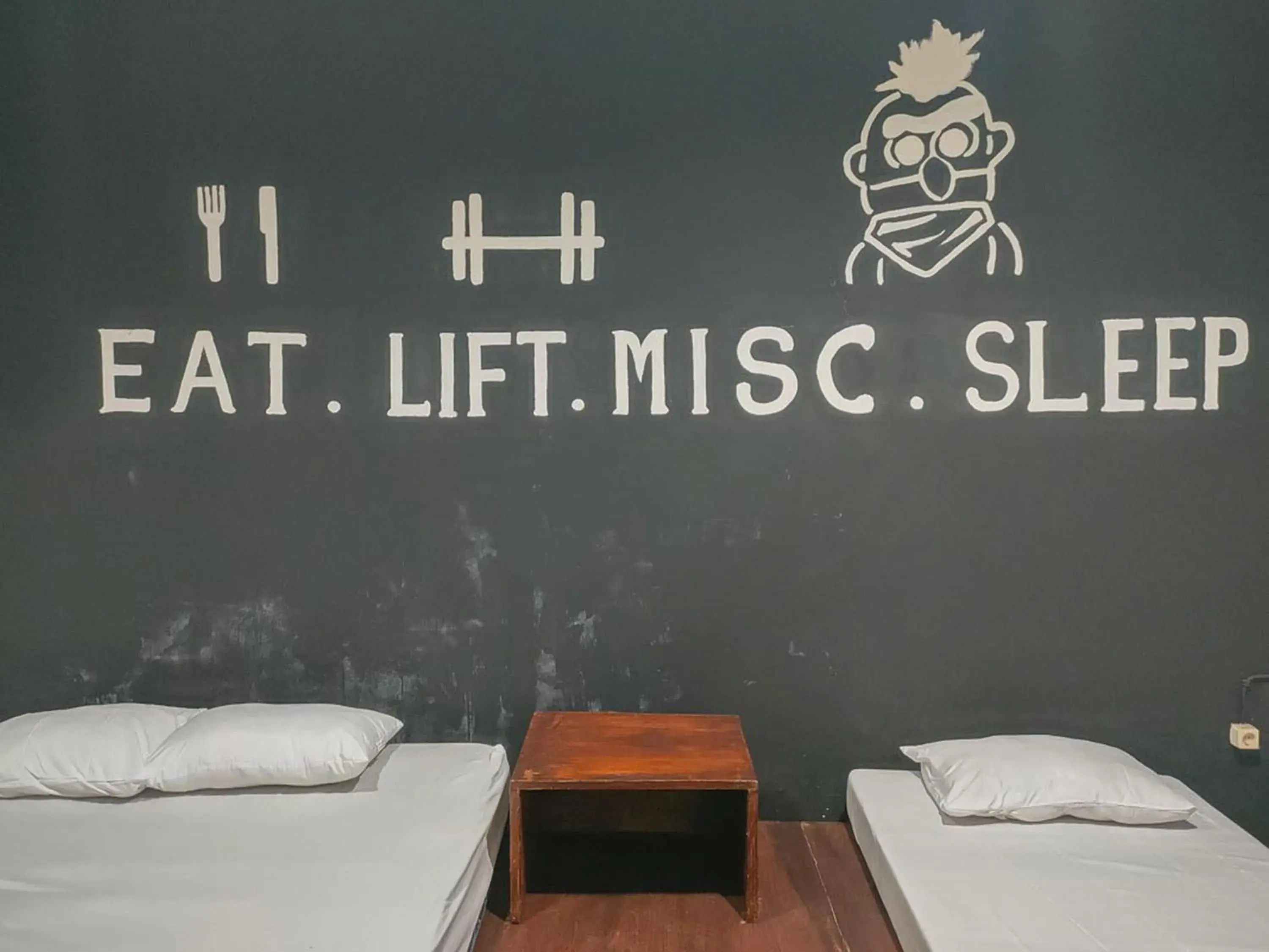 Bedroom, Bed in Yellow Sapphire RedPartner near Mayjend Sungkono Bedroom, Bed in Yellow Sapphire RedPartner near Mayjend Sungkono