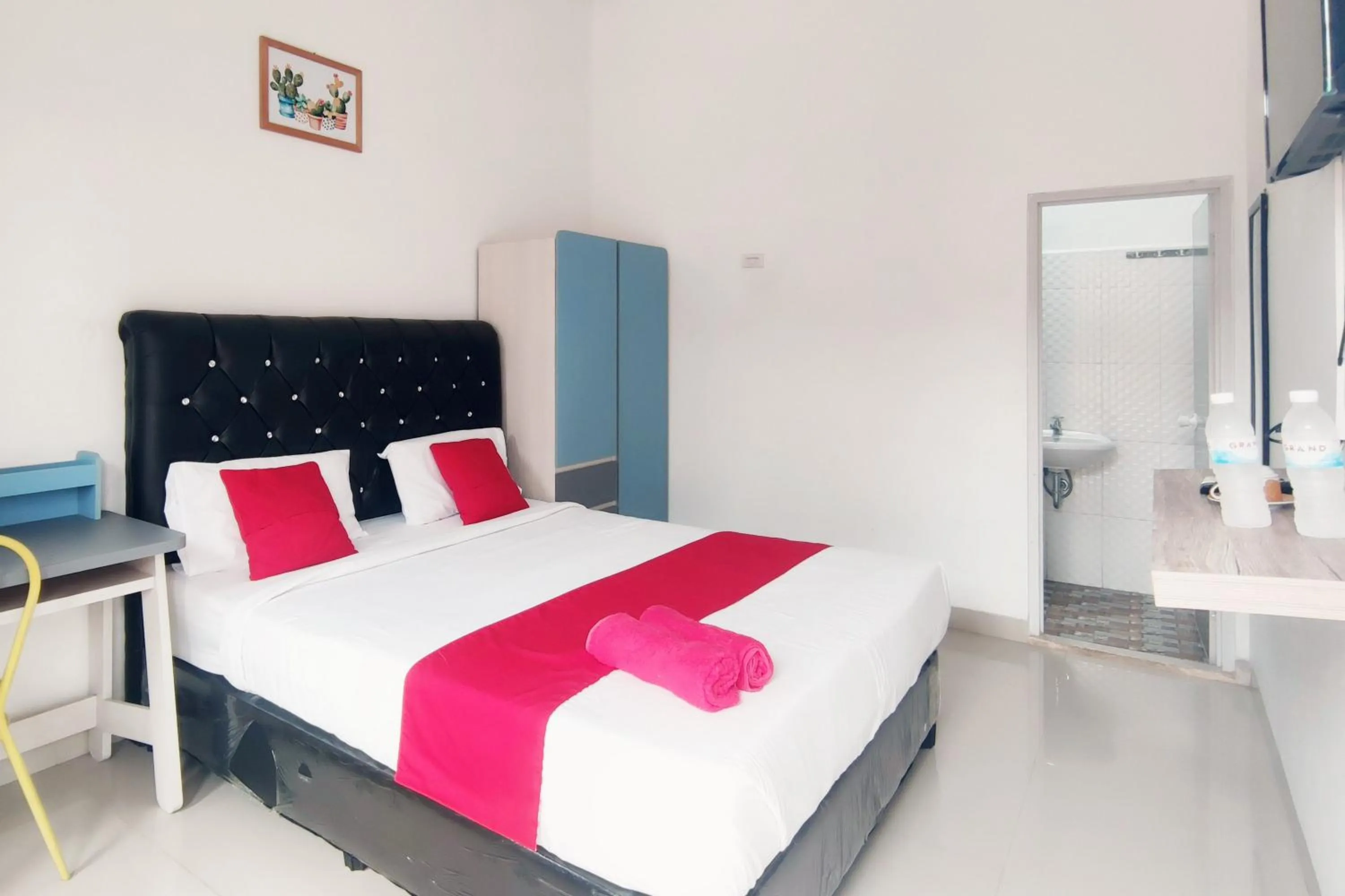 Bed in Hotel O Wisma Bambu Syariah