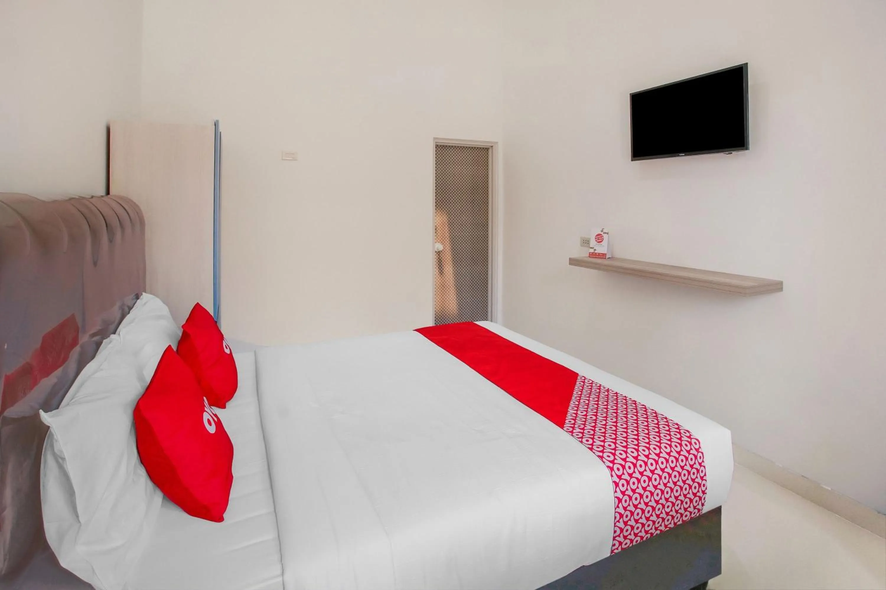 Photo of the whole room, Bed in Hotel O Wisma Bambu Syariah