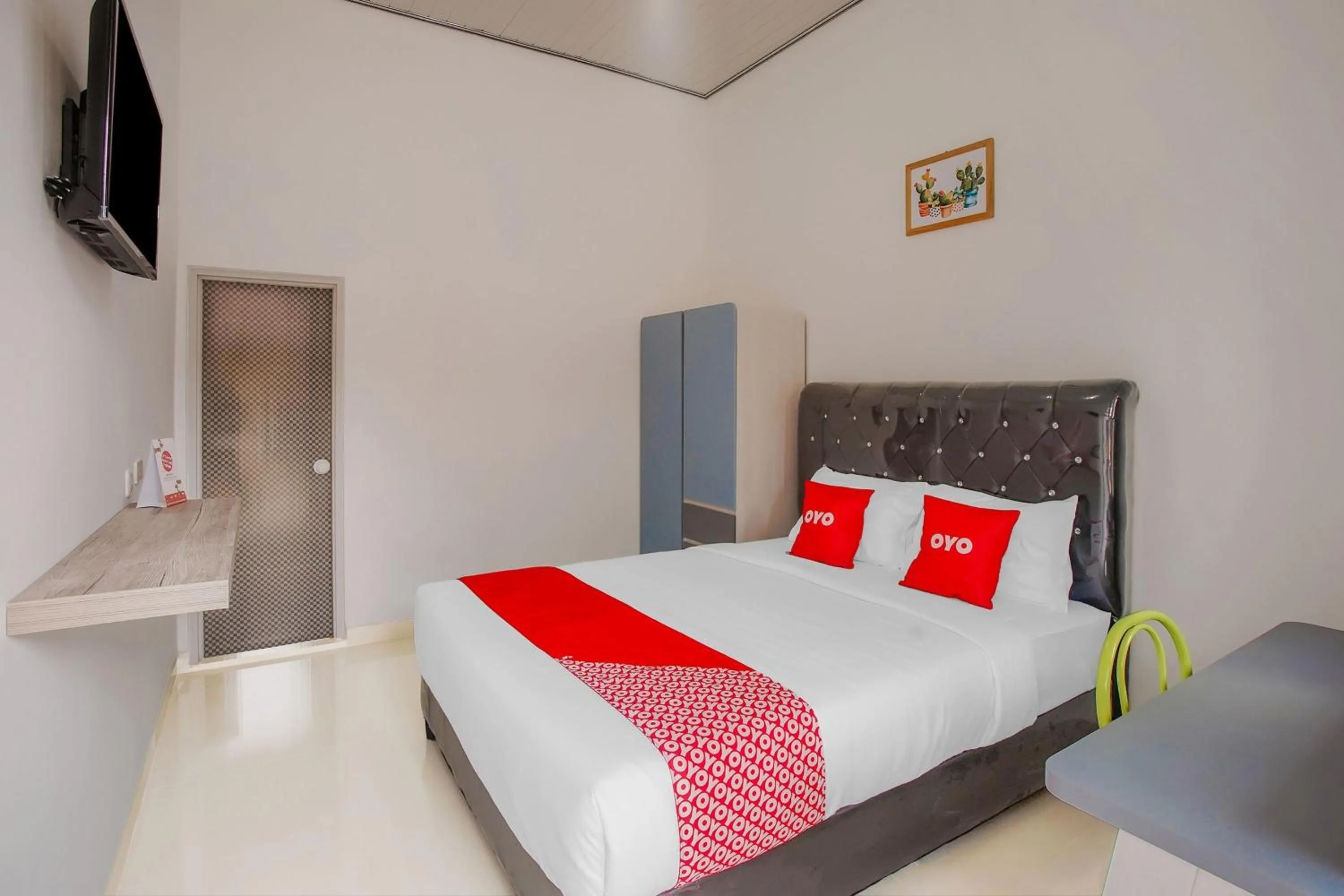 Photo of the whole room, Bed in Hotel O Wisma Bambu Syariah