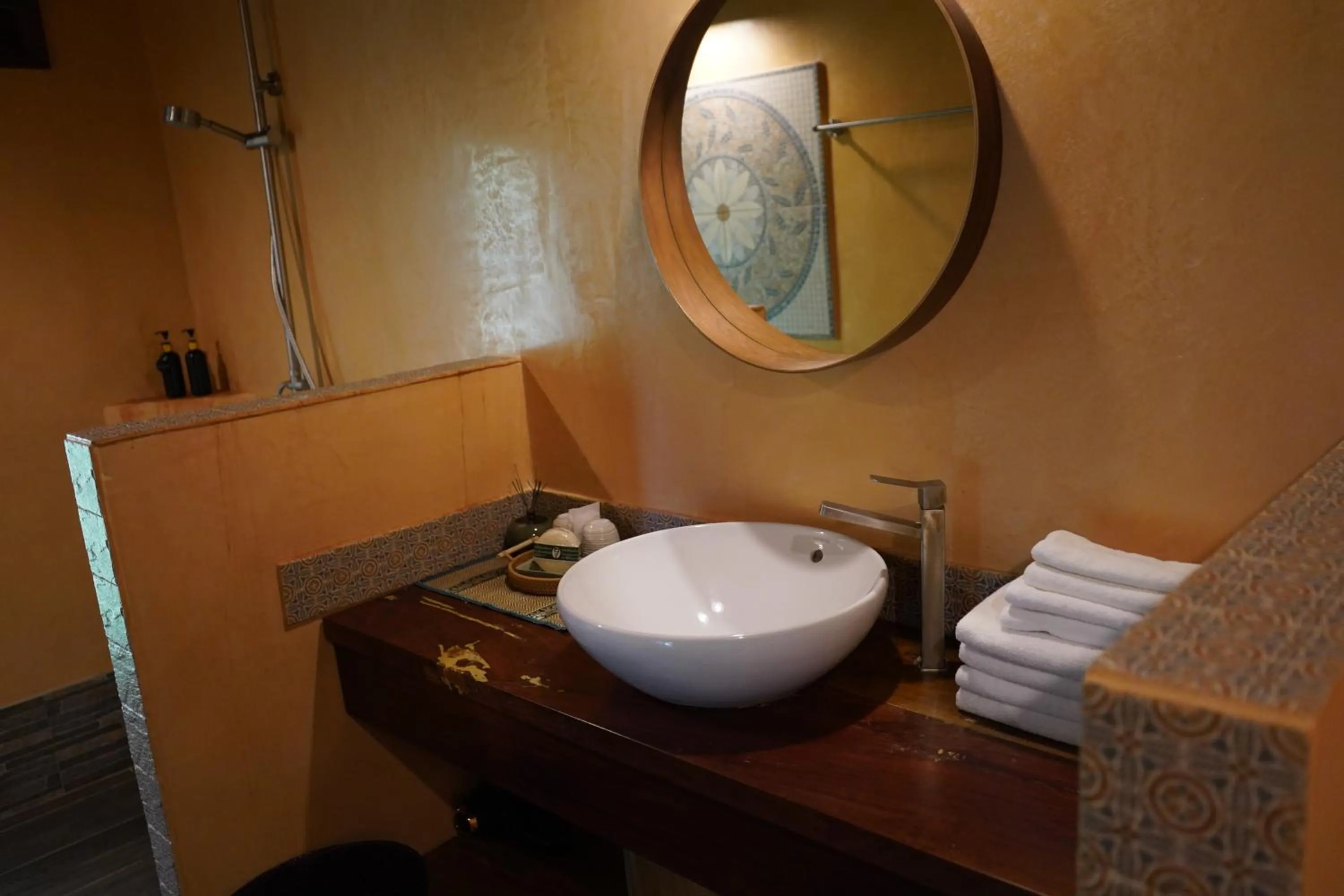 Bathroom in Jasmin Garden Koh Kood