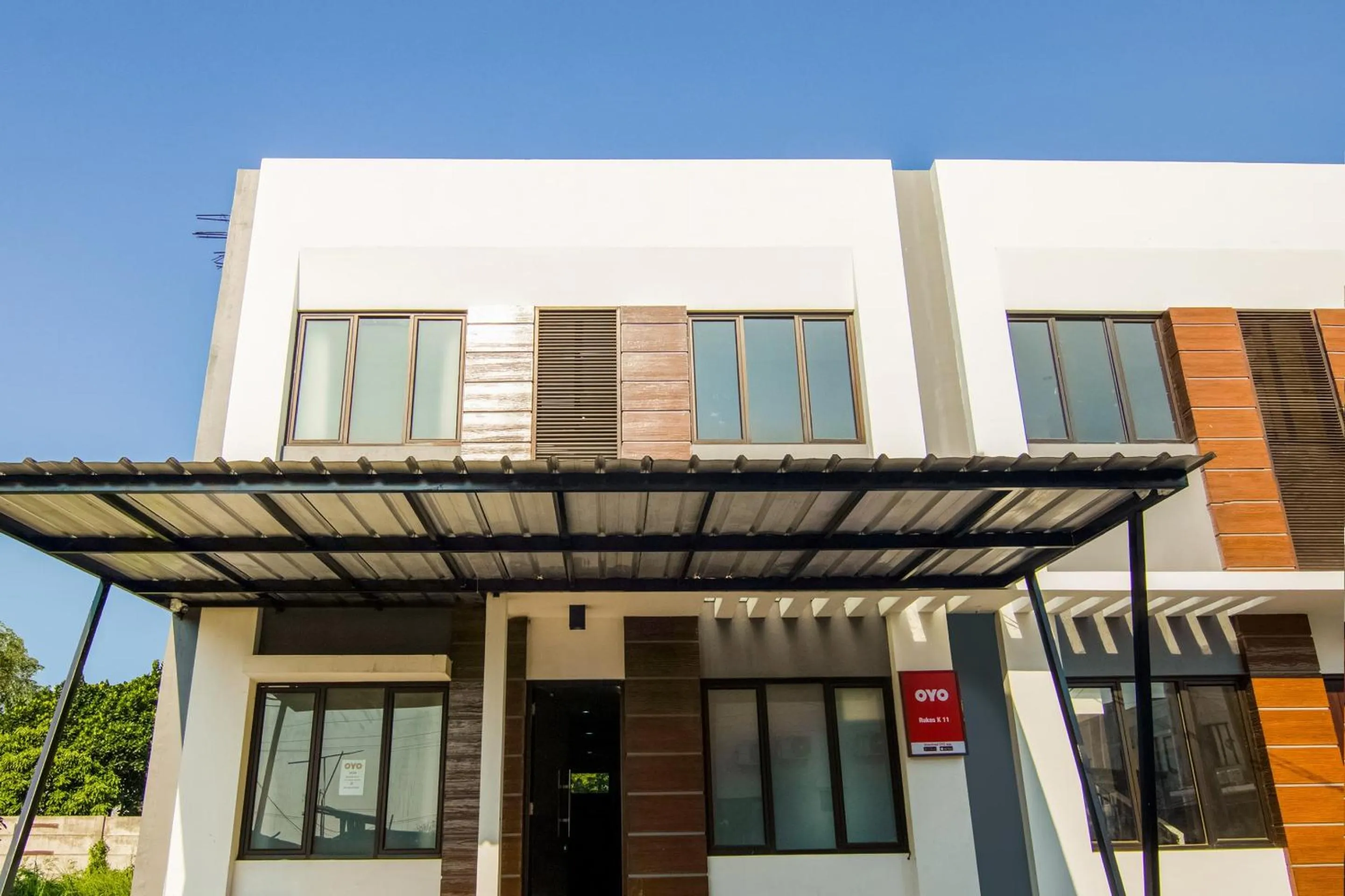 Facade/entrance in OYO 3826 Columbus Residence K11