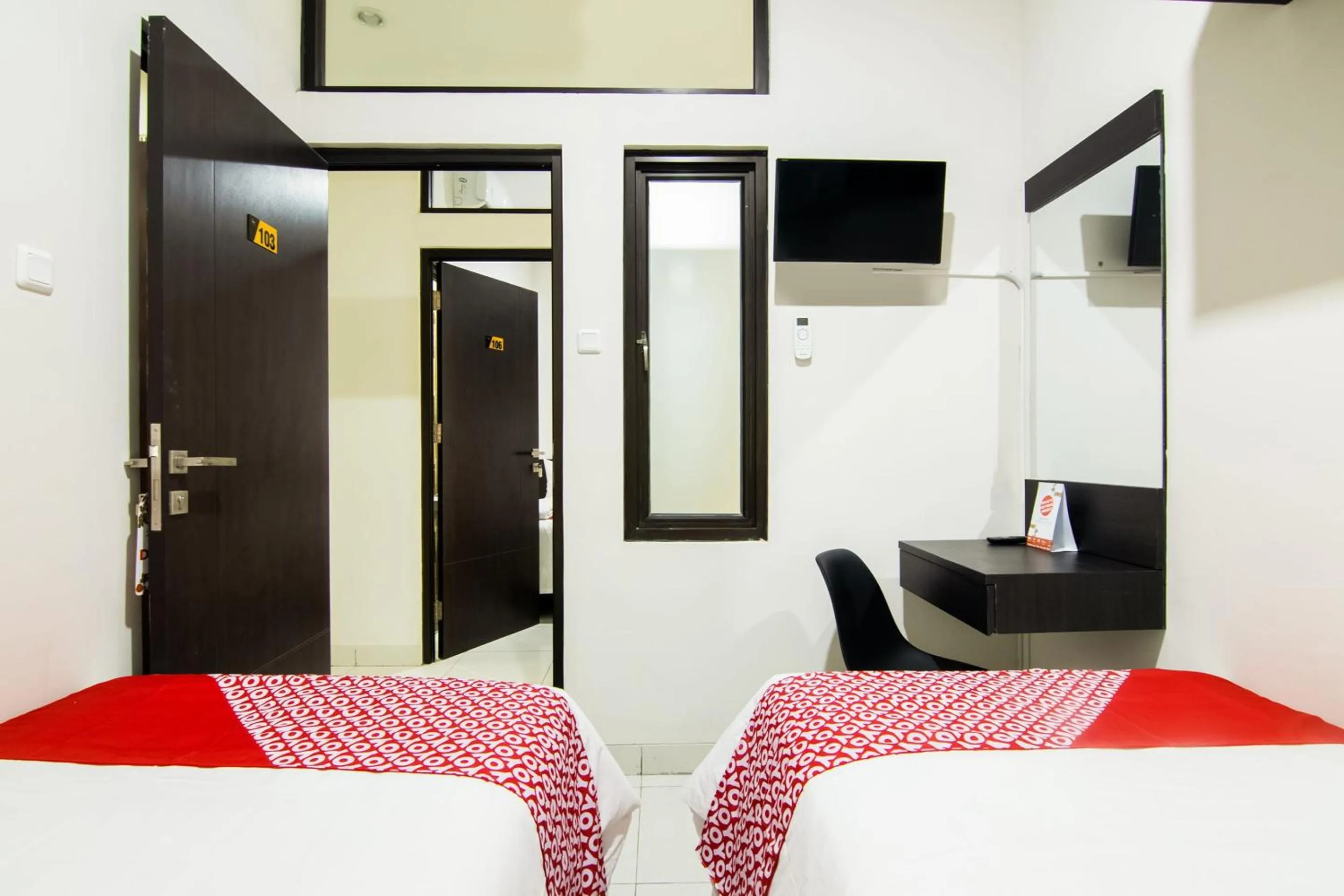 Bedroom, Bed in OYO 3826 Columbus Residence K11