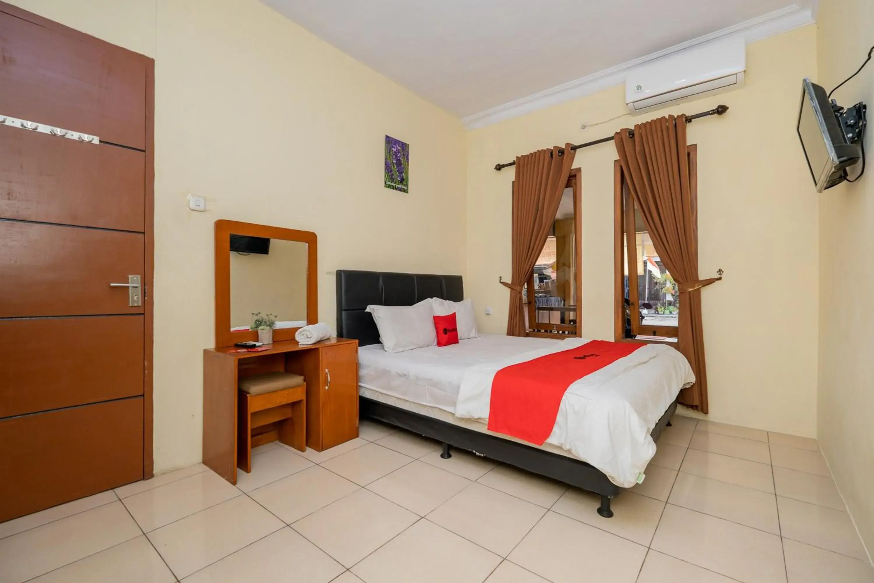 Bed in RedDoorz Syariah At Danau Maninjau Sawojajar Bed in RedDoorz Syariah At Danau Maninjau Sawojajar