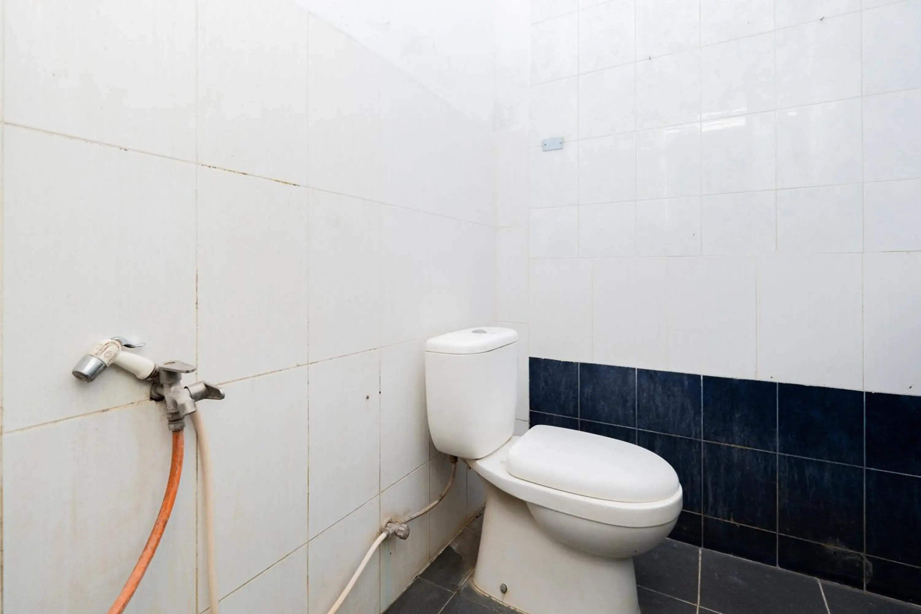 Bathroom in RedDoorz Syariah At Danau Maninjau Sawojajar Bathroom in RedDoorz Syariah At Danau Maninjau Sawojajar