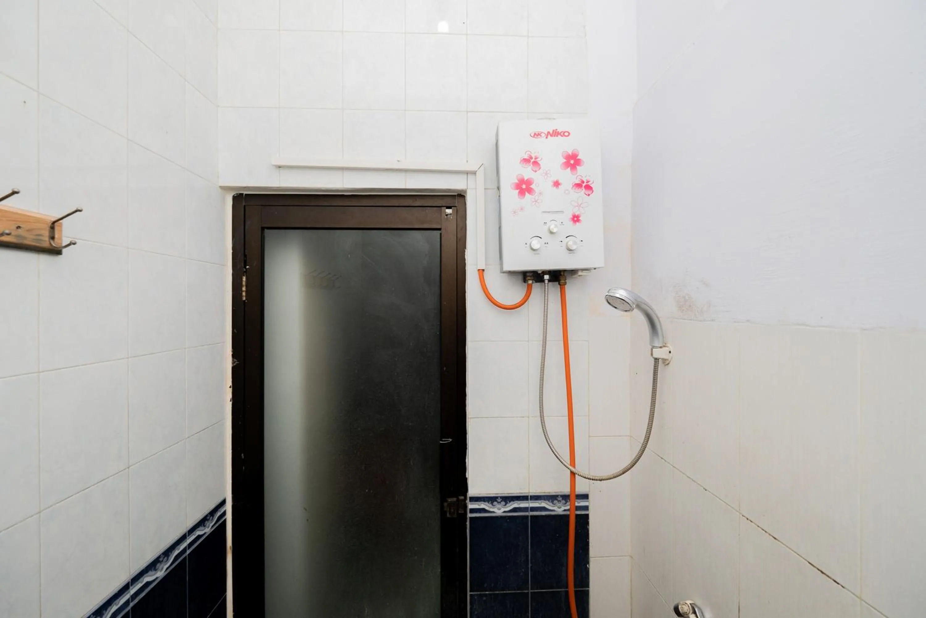 Bathroom in RedDoorz Syariah At Danau Maninjau Sawojajar