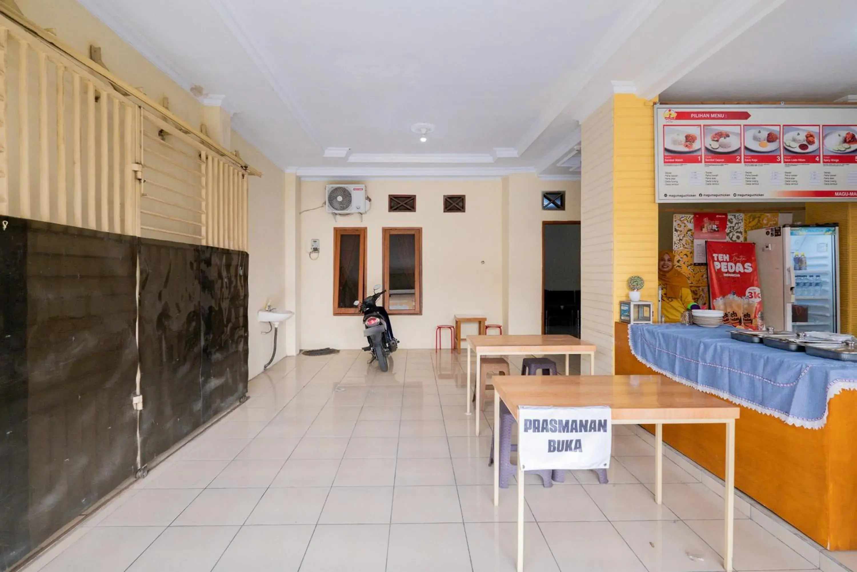 Property building in RedDoorz Syariah At Danau Maninjau Sawojajar Property building in RedDoorz Syariah At Danau Maninjau Sawojajar