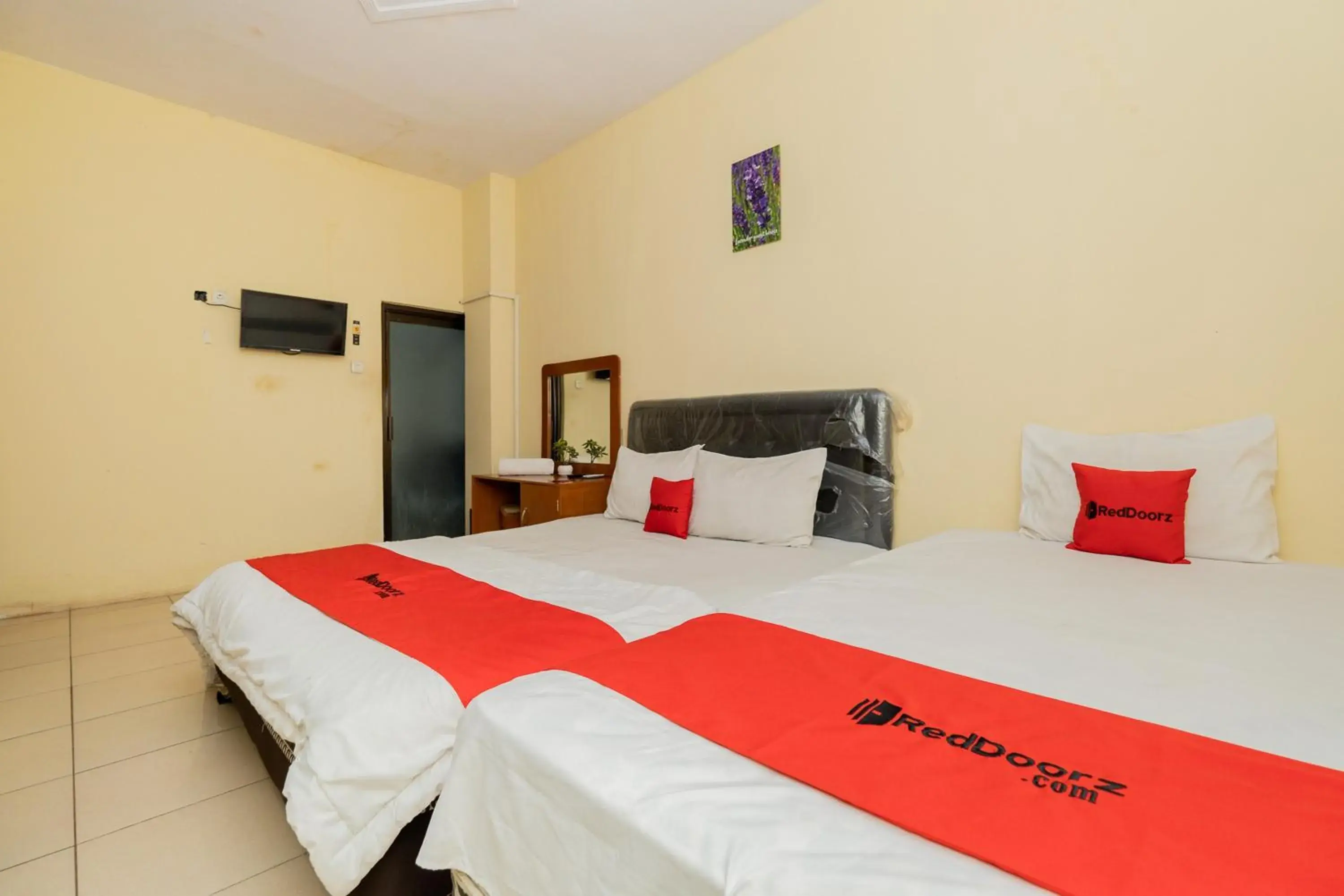 Bed in RedDoorz Syariah At Danau Maninjau Sawojajar Bed in RedDoorz Syariah At Danau Maninjau Sawojajar