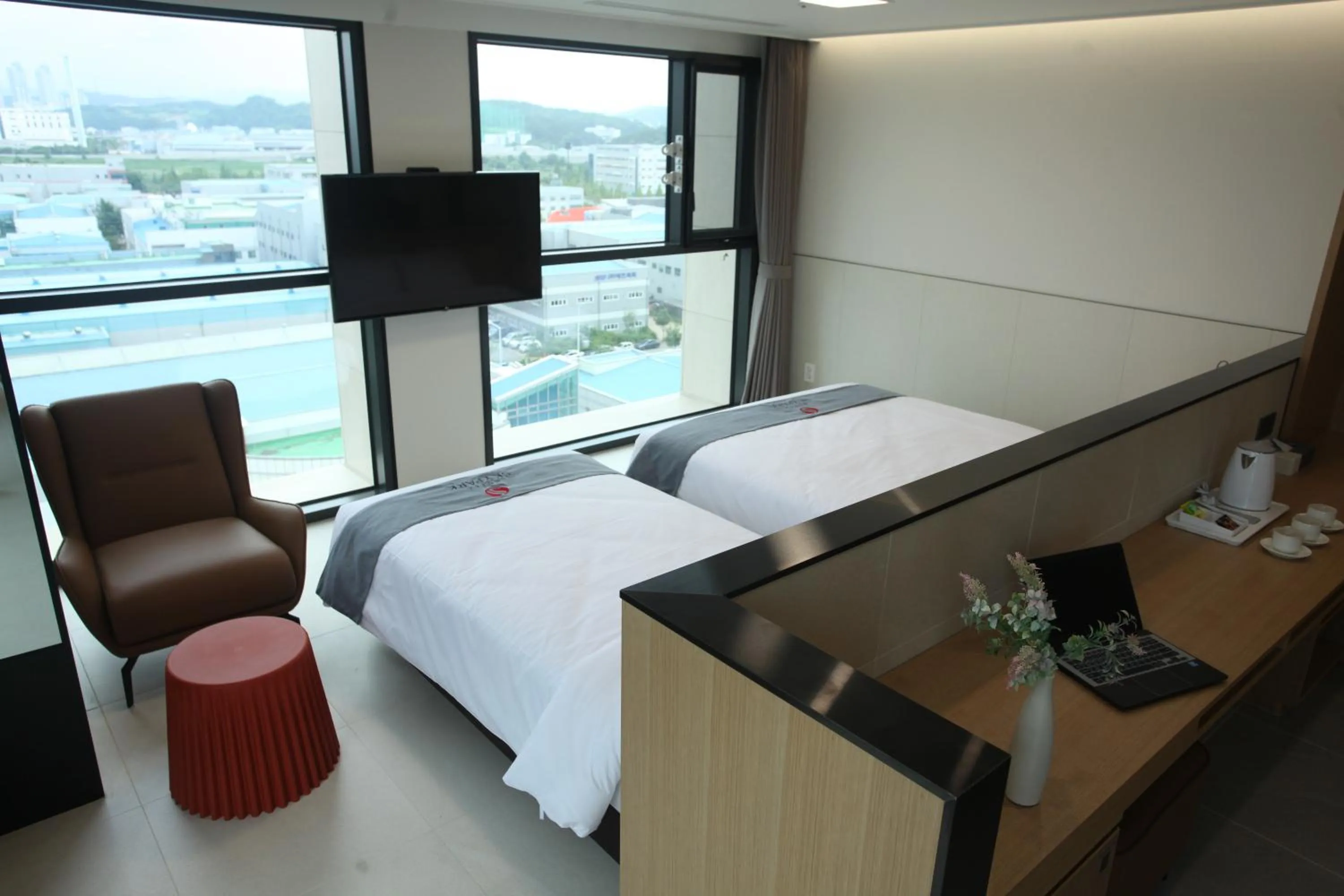 Bedroom, Bed in Hotel Skypark DaejeonⅠ