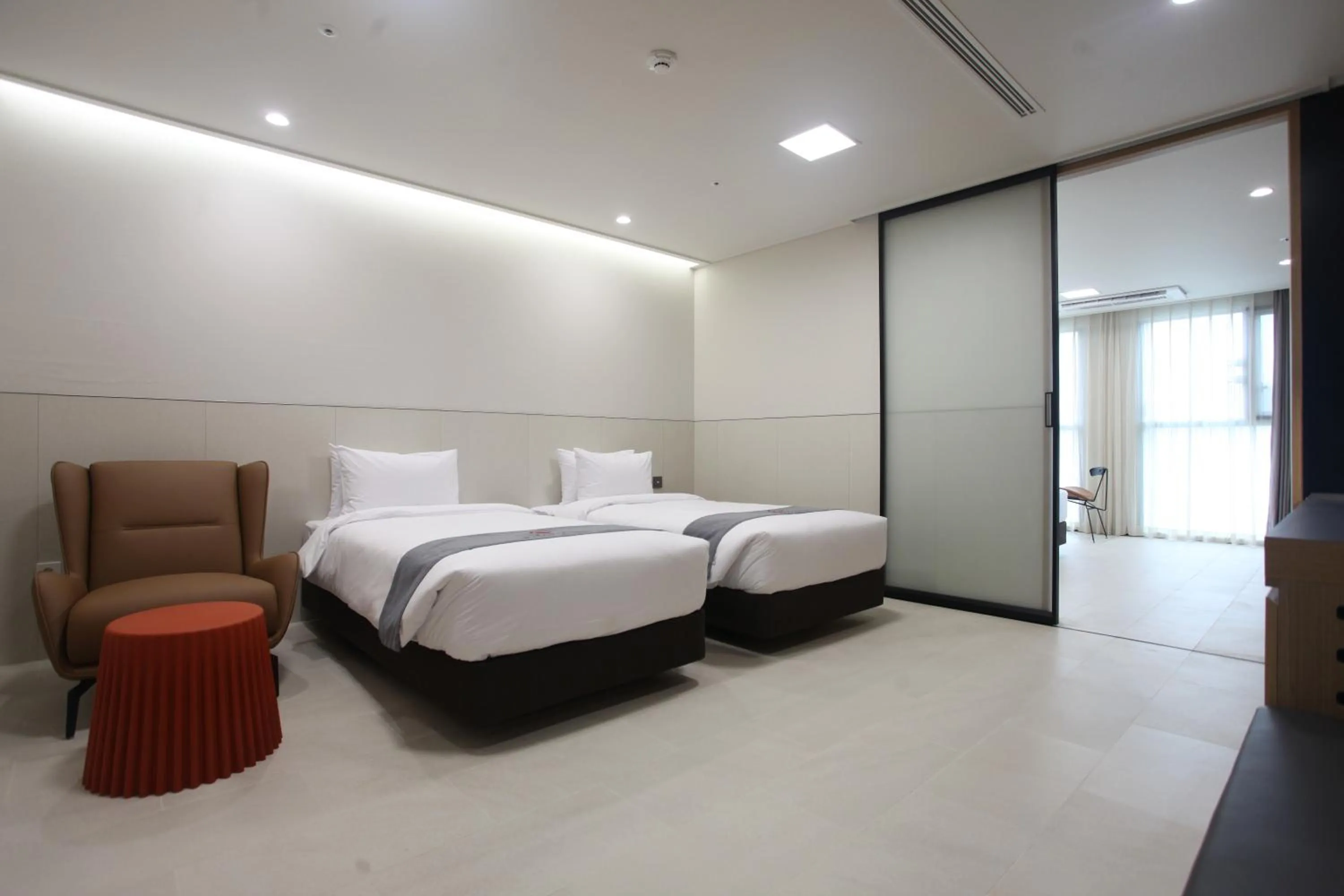 Bedroom, Bed in Hotel Skypark DaejeonⅠ