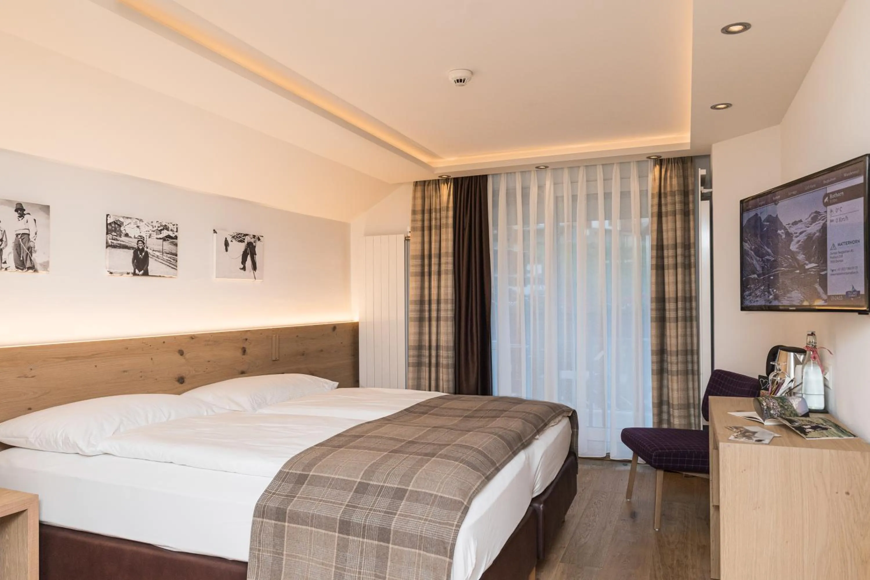 Bedroom, Bed in Hotel Bella Vista Zermatt