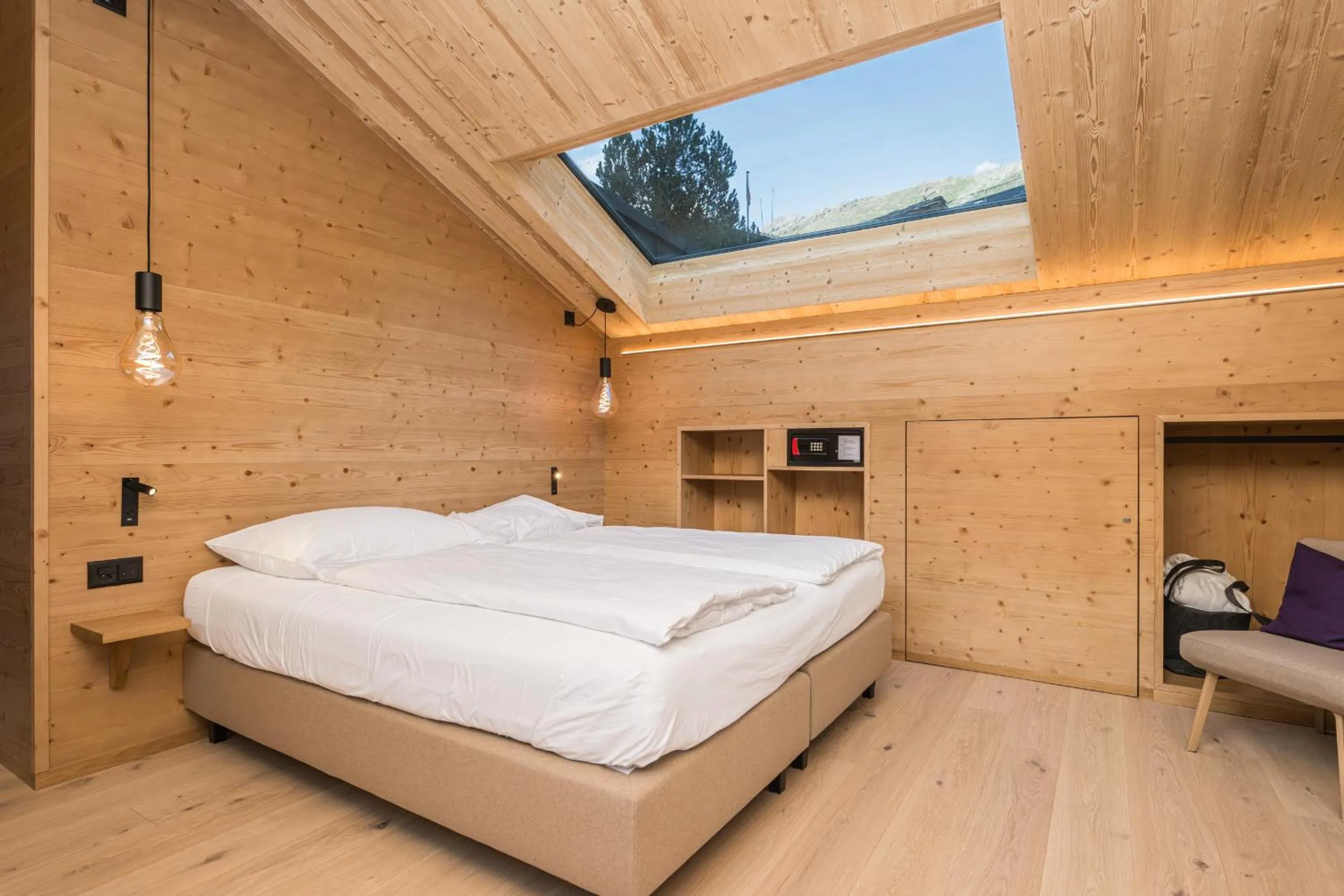 Bedroom, Bed in Hotel Bella Vista Zermatt