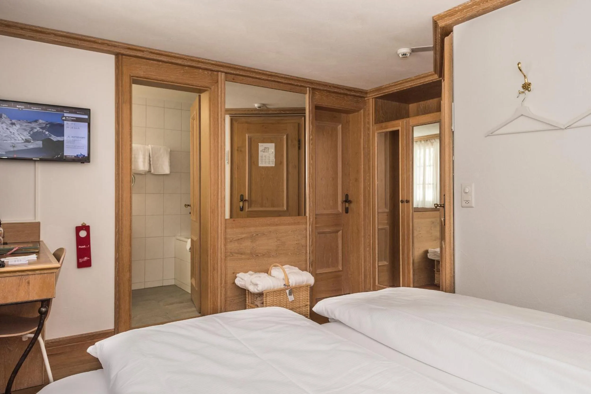 Bedroom, Bed in Hotel Bella Vista Zermatt