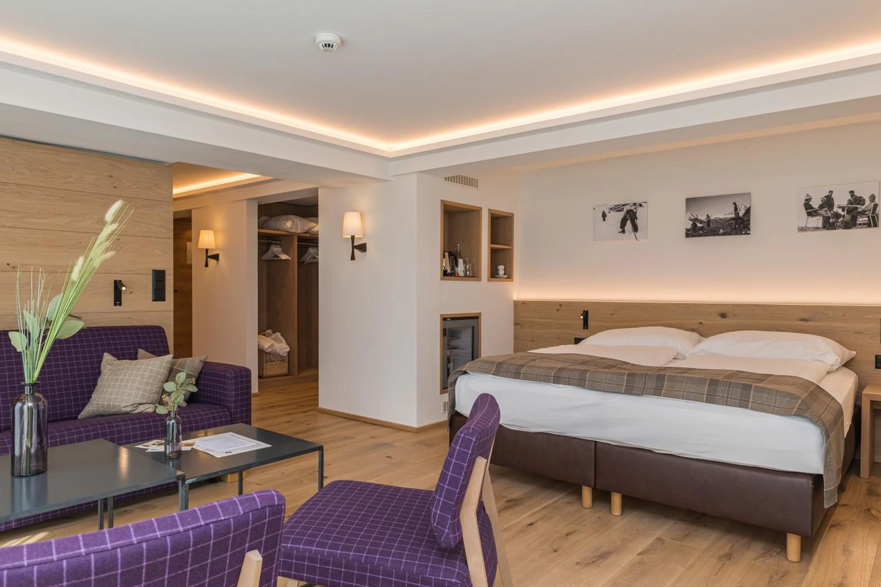 Photo of the whole room, Bed in Hotel Bella Vista Zermatt