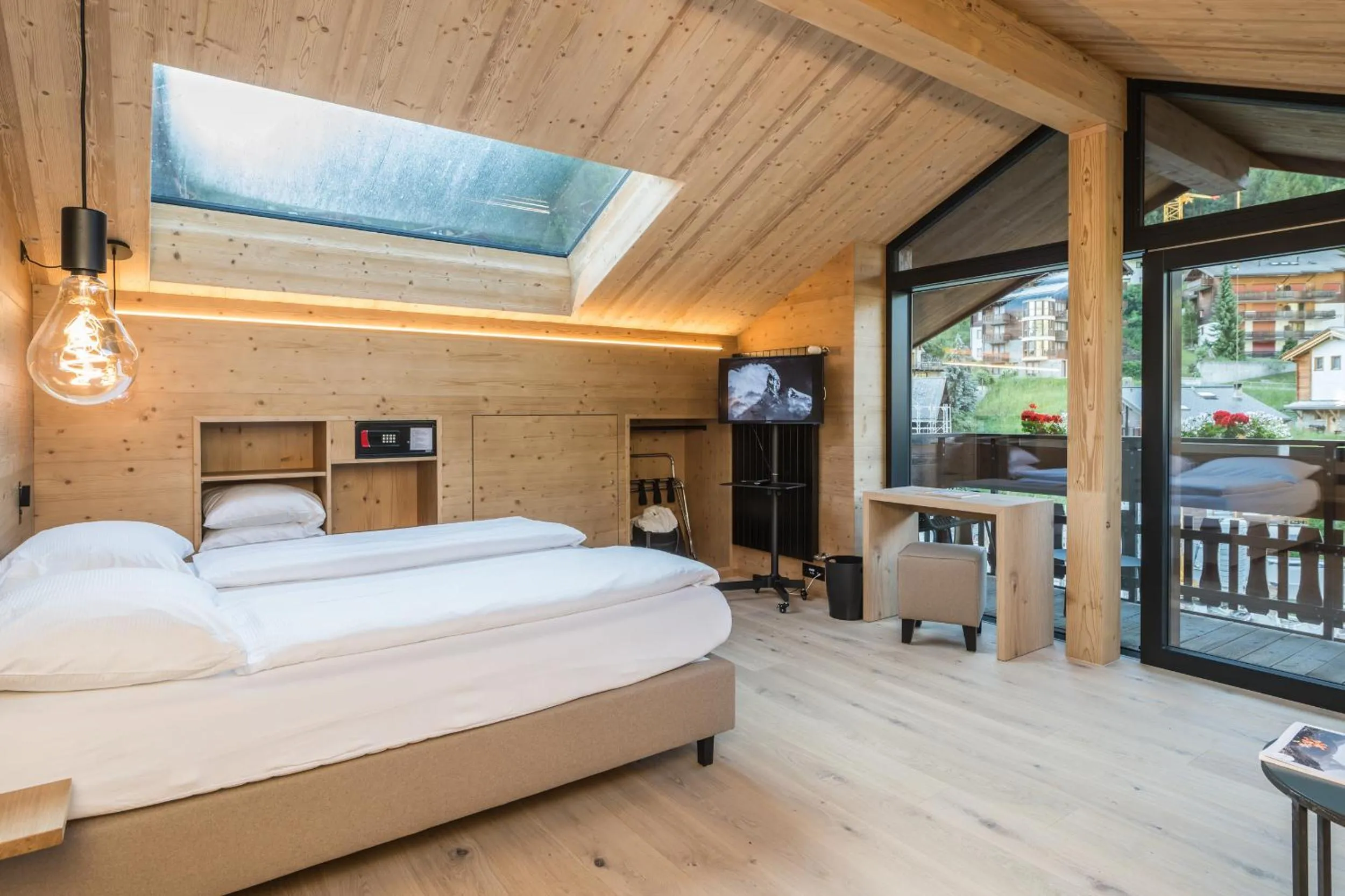 Bedroom, Bed in Hotel Bella Vista Zermatt