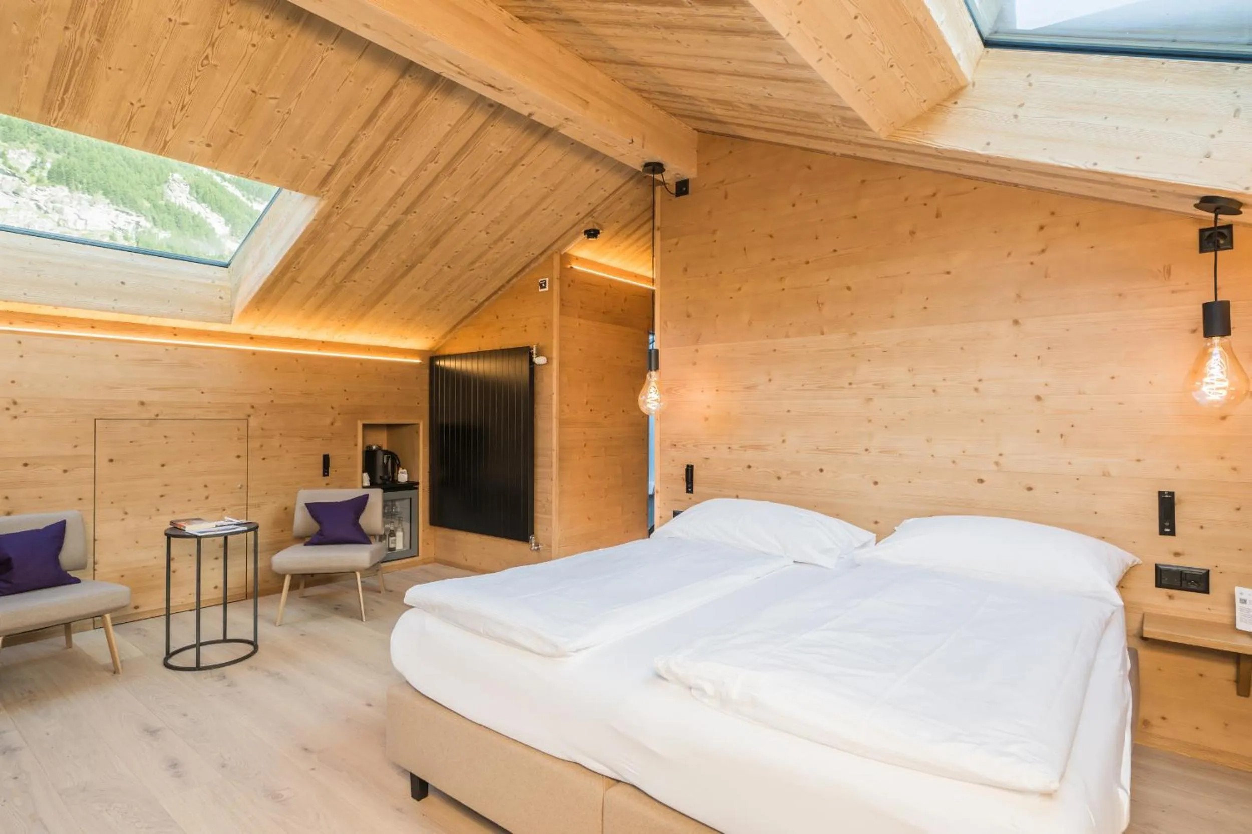 Photo of the whole room, Bed in Hotel Bella Vista Zermatt